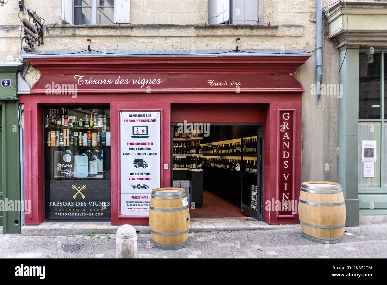 Trésors Des Vignes, Uzes, Frankreich. Ein unabhängiger Weinhändler. Stockfoto
