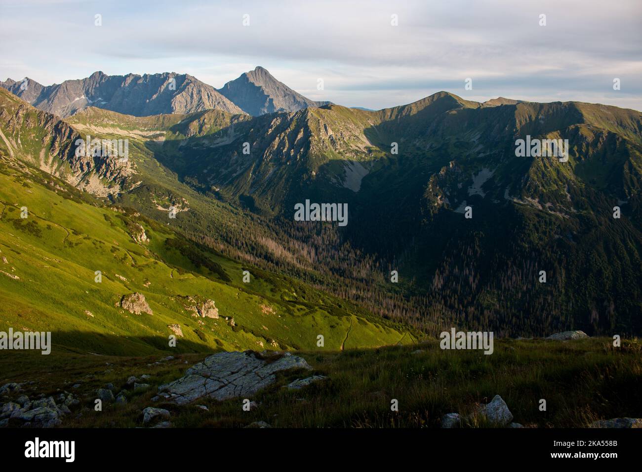 Der Blick von Kasprowy Wierch bei Sonnenuntergang im Juli, Zakopane, Polen Stockfoto