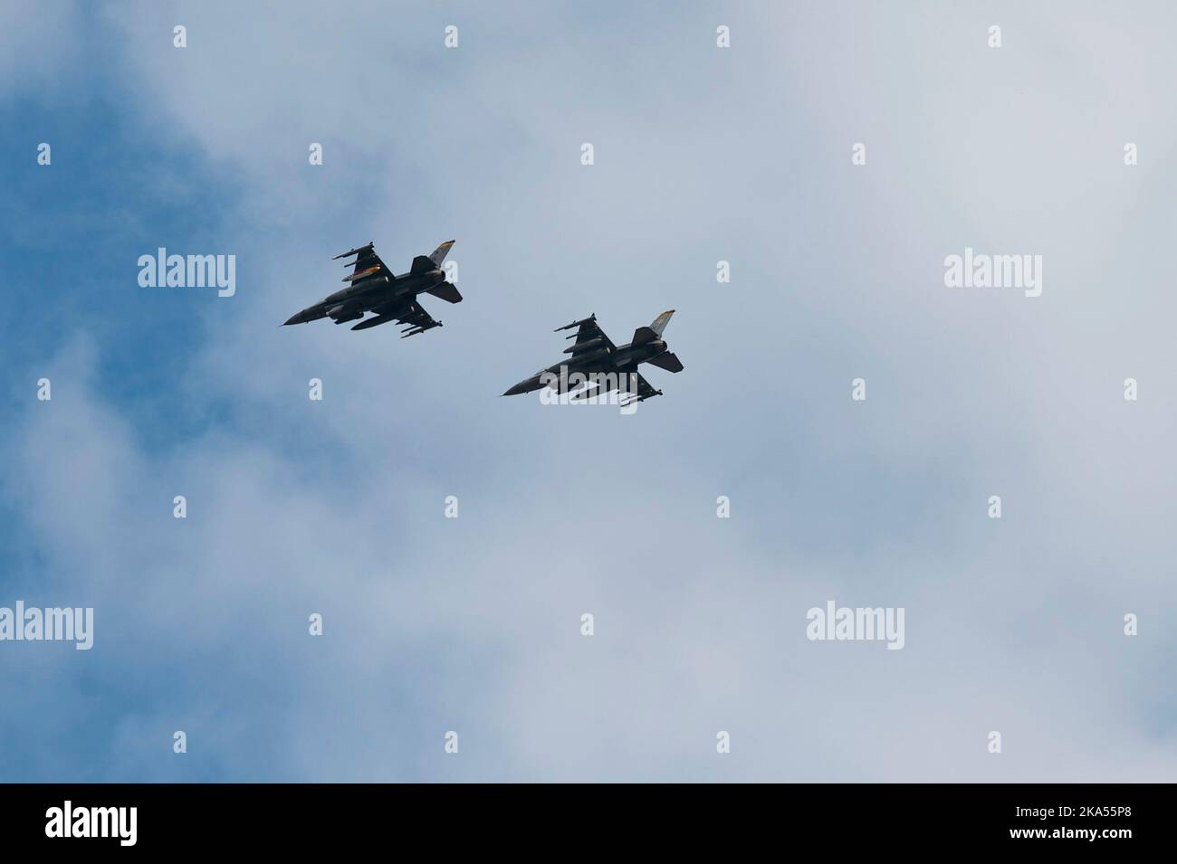 Das US Air Force 79. Fighter Squadron (FS) führte zwei Überflüge der Fluglinie auf der Shaw Air Force Base, S.C., 27. Oktober 2022 durch. Die 79. FS kehrten von ihrem Einsatz zurück und lieferten Kampfluftkraft im Verantwortungsbereich des US Central Command. (USA Luftwaffe Foto von Airman 1. Klasse Erin Stanley) Stockfoto