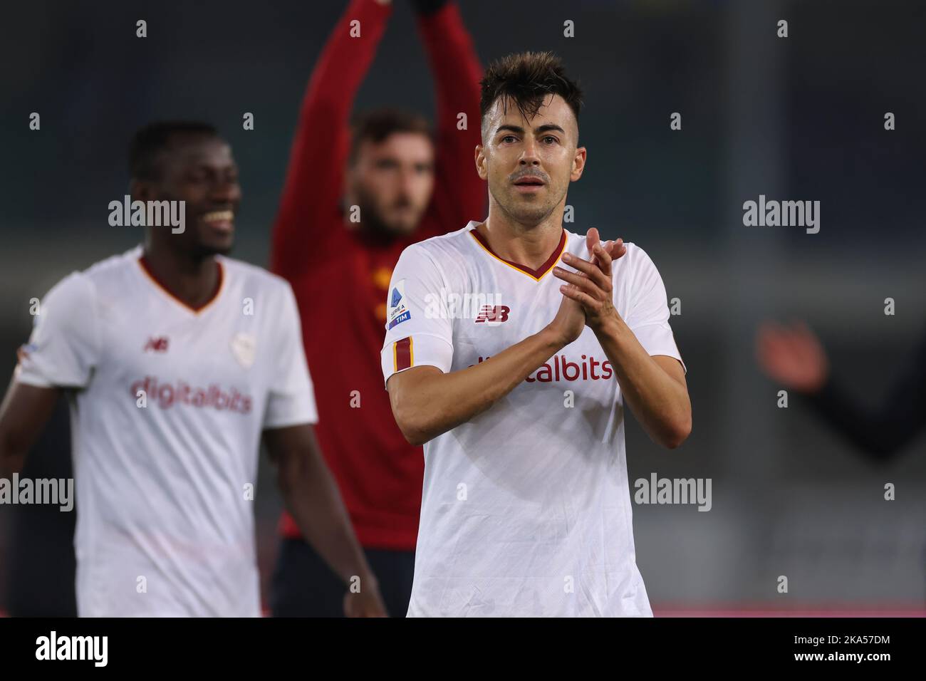 Verona, Italien, 31.. Oktober 2022. Stephan El Shaarawy von AS Roma applaudiert die Fans nach dem letzten Pfeifen des Serie-A-Spiels im Stadio Marcantonio Bentegodi, Verona. Bildnachweis sollte lauten: Jonathan Moscrop / Sportimage Stockfoto