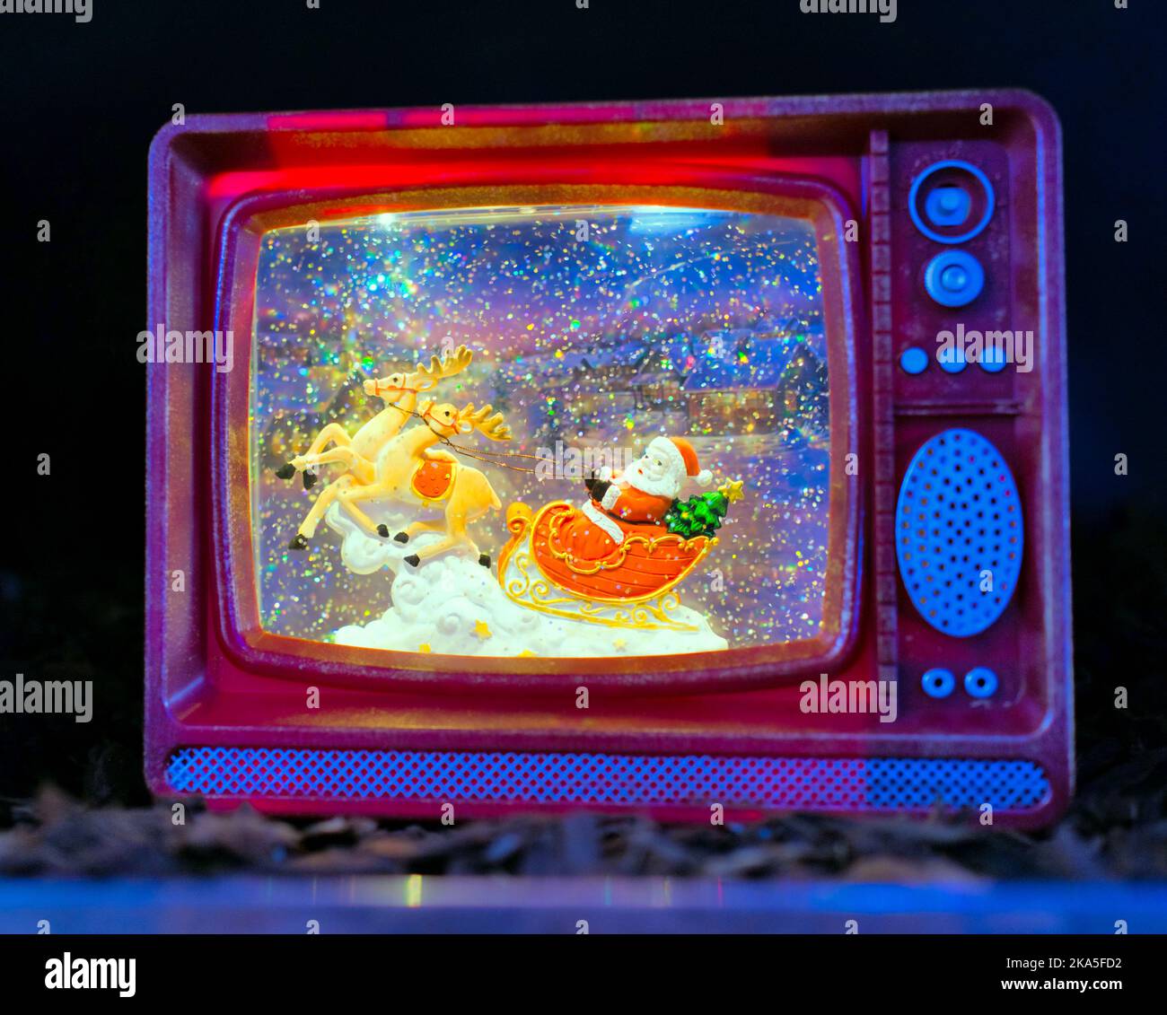Weihnachten Fernsehen TV Dekoration Ornament Santa in einem Schlitten Stockfoto