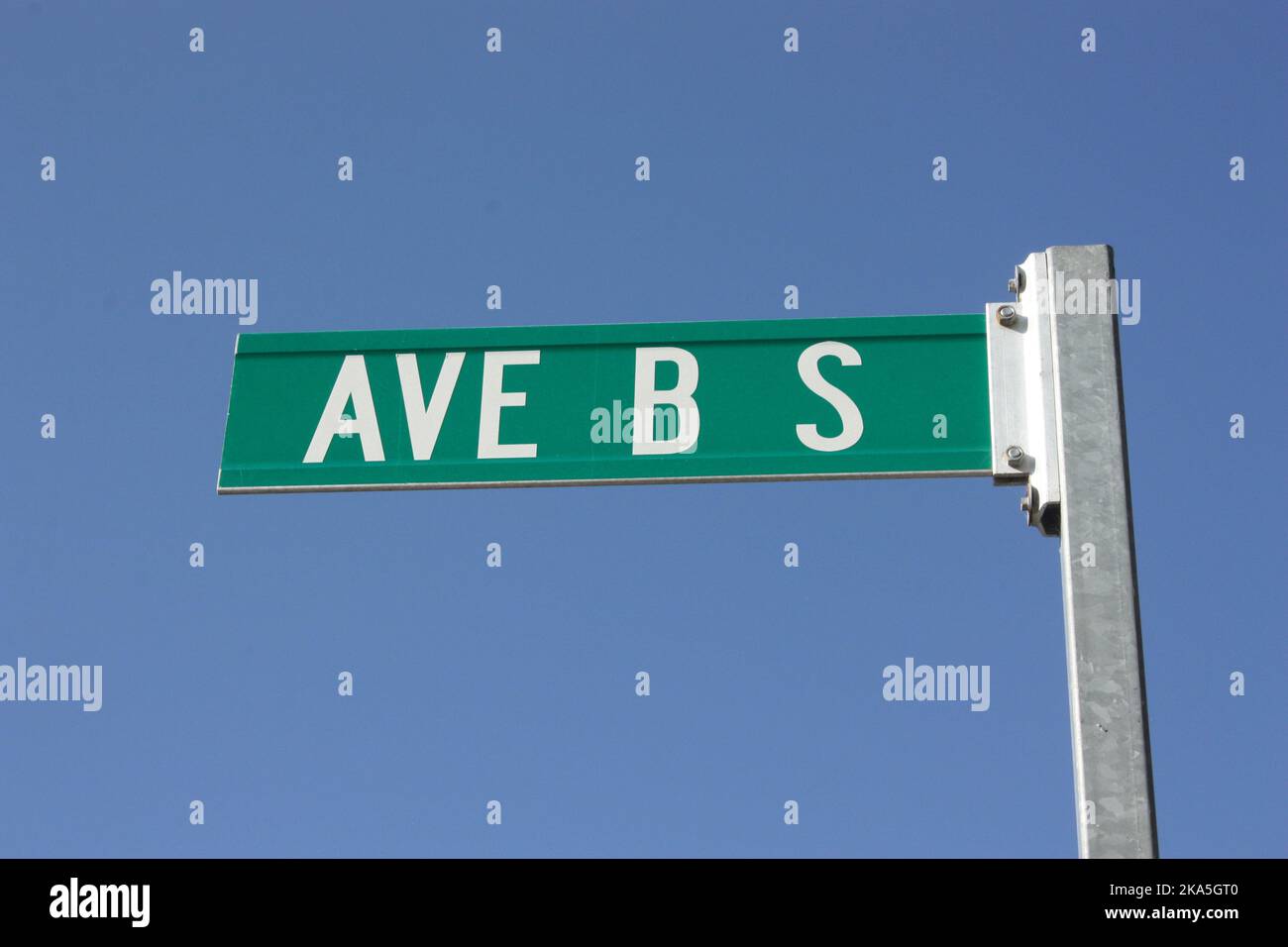 Ein Schild zur Avenue B South in Saskatoon, Saskatchewan, Kanada Stockfoto