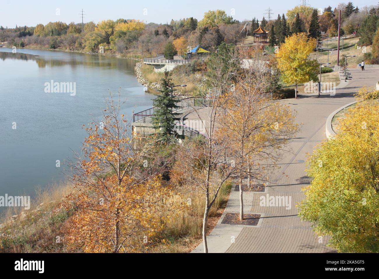 Blick auf den Victoria Park am South Saskatchewan River in Saskatoon, Saskatchewan, Kanada Stockfoto