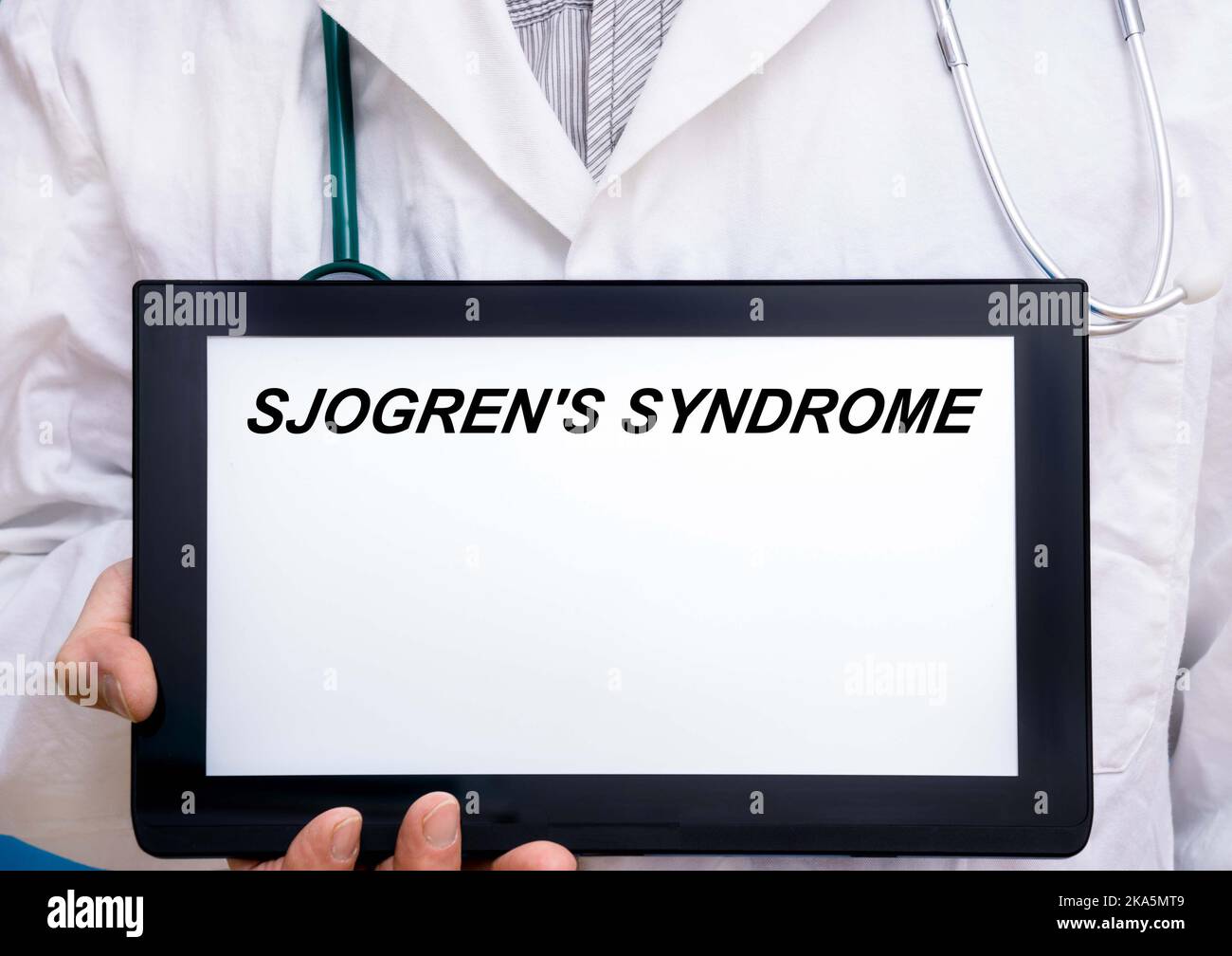 Sjogren-Syndrom. Arzt mit seltener oder verwaister Krankheit Text auf Tablet-Bildschirm Sjogren-Syndrom Stockfoto