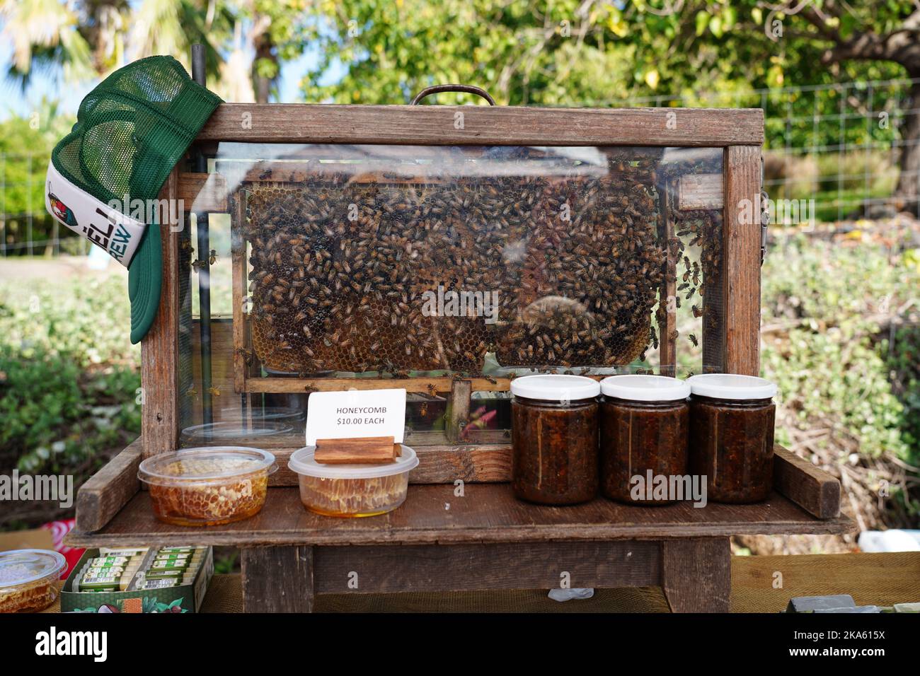 Honigverkauf auf dem Bauernmarkt auf Big Island Hawaii Stockfoto
