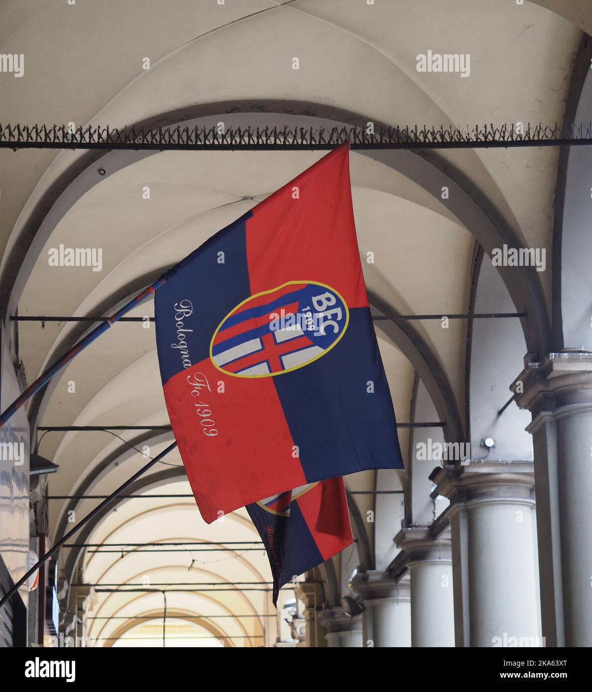 BOLOGNA, ITALIEN - CIRCA SEPTEMBER 2022: Flagge des BFC Bologna Football Club 1909 Stockfoto