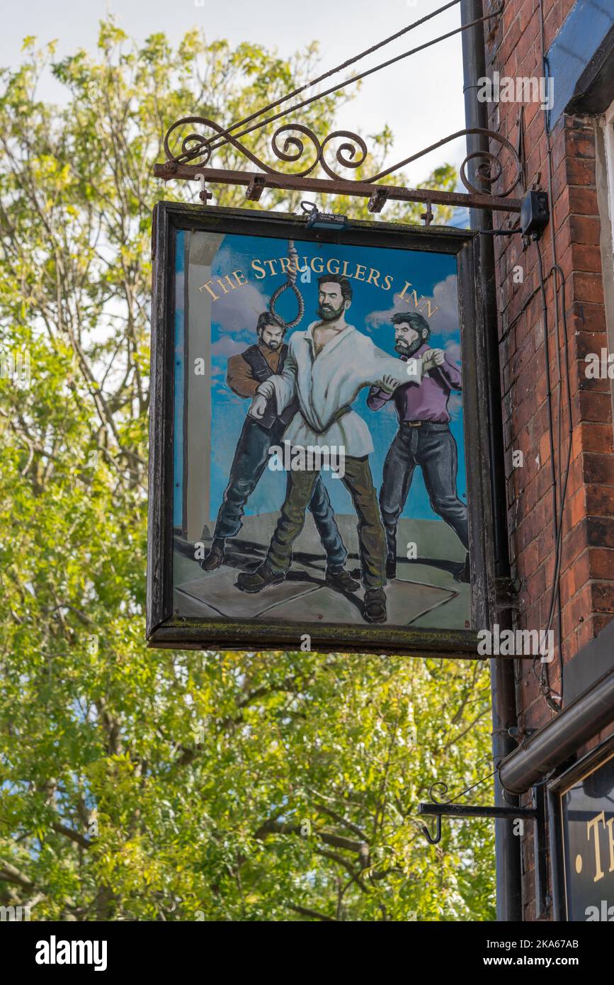 The Strugglers Inn, Lincoln City, Pub, Vorderfenster, alte Bierpumpengriffe, Netzvorhänge, Passing Trade, richtiges Pub, echtes Ale, Biergarten, Fassbiere. Stockfoto