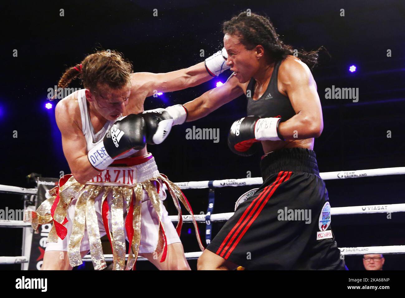 KOPENHAGEN, DÄNEMARK 20140914. Cecilia Braekhus (32) war überlegen gegen IBF-Champion Ivana Habazin und gewann als erste Boxerin am Samstagabend ihren vierten Weltmeisterschaftsgürtel. Die 'First Lady' aus Bergen hat einmal mehr bewiesen, dass sie die beste Boxerin ist. Foto: Heiko Junge/ Stockfoto