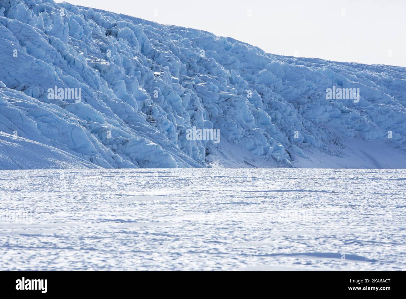 Troll, Antarktis 20150211. Das blaue Eis in der Antarktis ist Tausende von Jahren alt. Der Klimawandel lässt mehr Eis ins Meer fallen, wo es schmilzt, was zu höheren Wasserständen führen kann. Foto: Tore Meek / NTB scanpix Stockfoto