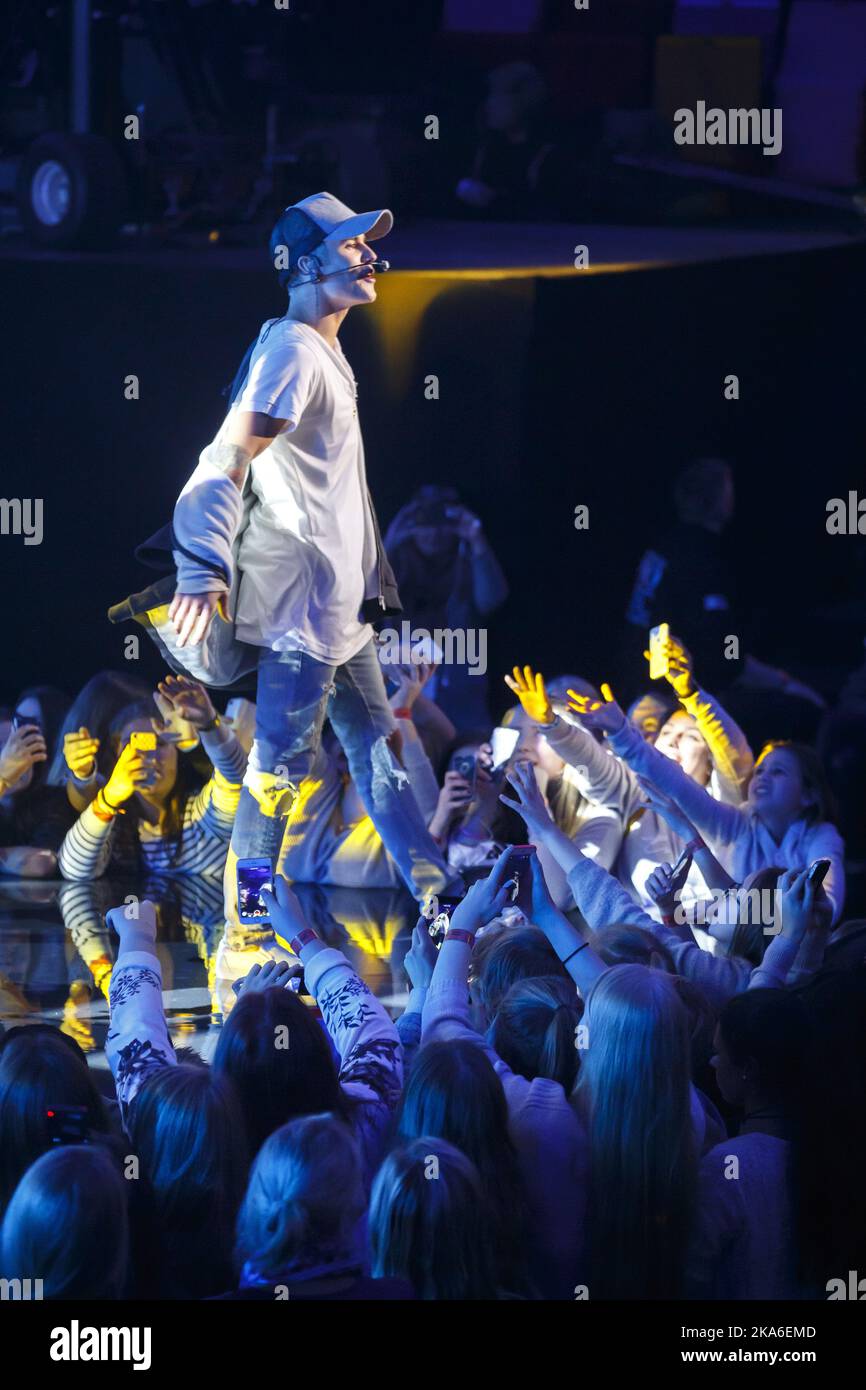 OSLO, Norwegen 20151029. Nach nur einem Song riss Superstar Justin Bieber sein Mikrofon ab und ging im Chateau Neuf in Oslo von der Bühne. Viele hundert weinende Mädchen blieben donnergeschlagen und wütend. Foto: Heiko Junge / NTB scanpix Stockfoto