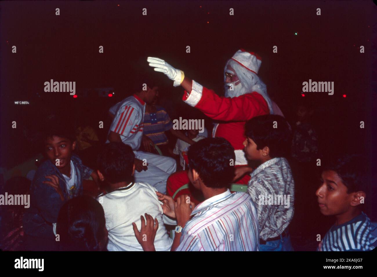 Weihnachten ist ein jährliches Fest zum Gedenken an die Geburt Jesu Christi, das vor allem am 25. Dezember als religiöses und kulturelles Fest unter Milliarden von Menschen auf der ganzen Welt begangen wird. Geschenk-Schenken, Familie und andere soziale Versammlungen, symbolische Dekoration, Schlemmen usw. wird von Christen, viele nicht-Christen beobachtet. Stockfoto