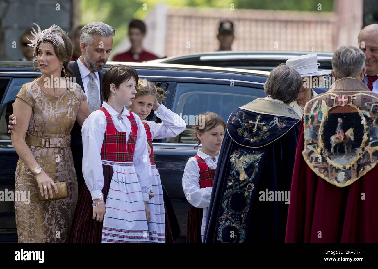 Trondheim, Norwegen 20160623. König Harald und Königin Sonja sprechen
