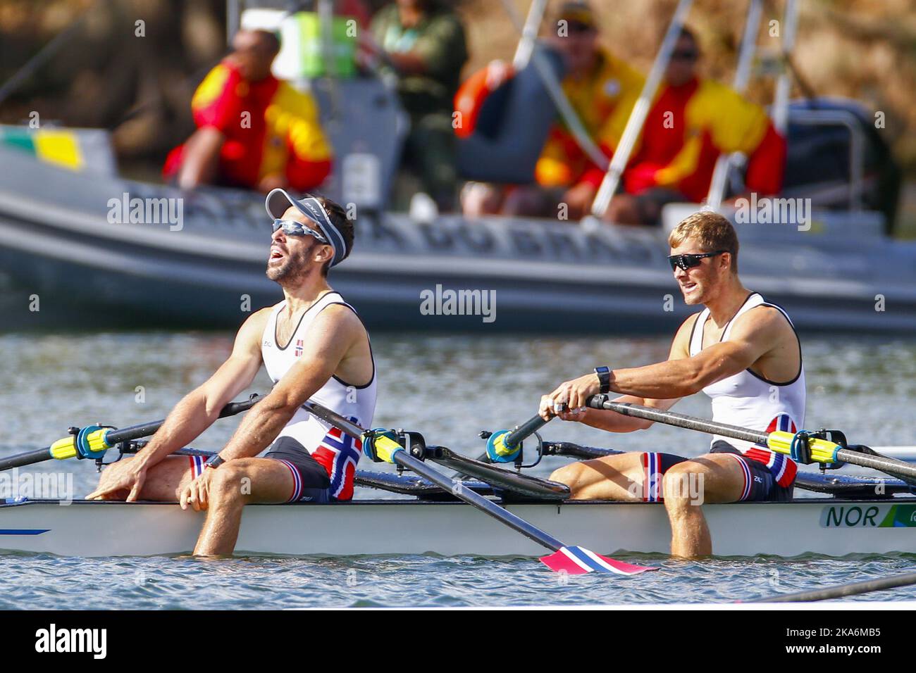 RIO DE JANEIRO, BRASILIEN 20160811. Olympische Sommerspiele 2016 in Rio. Die norwegischen Ruderer Kristoffer Brun und sind Strandli nach dem Halbfinale der leichten Doppelschädel am Donnerstag im Lagoa Stadium in Rio de Janeiro. Foto: Heiko Junge / NTB scanpix Stockfoto