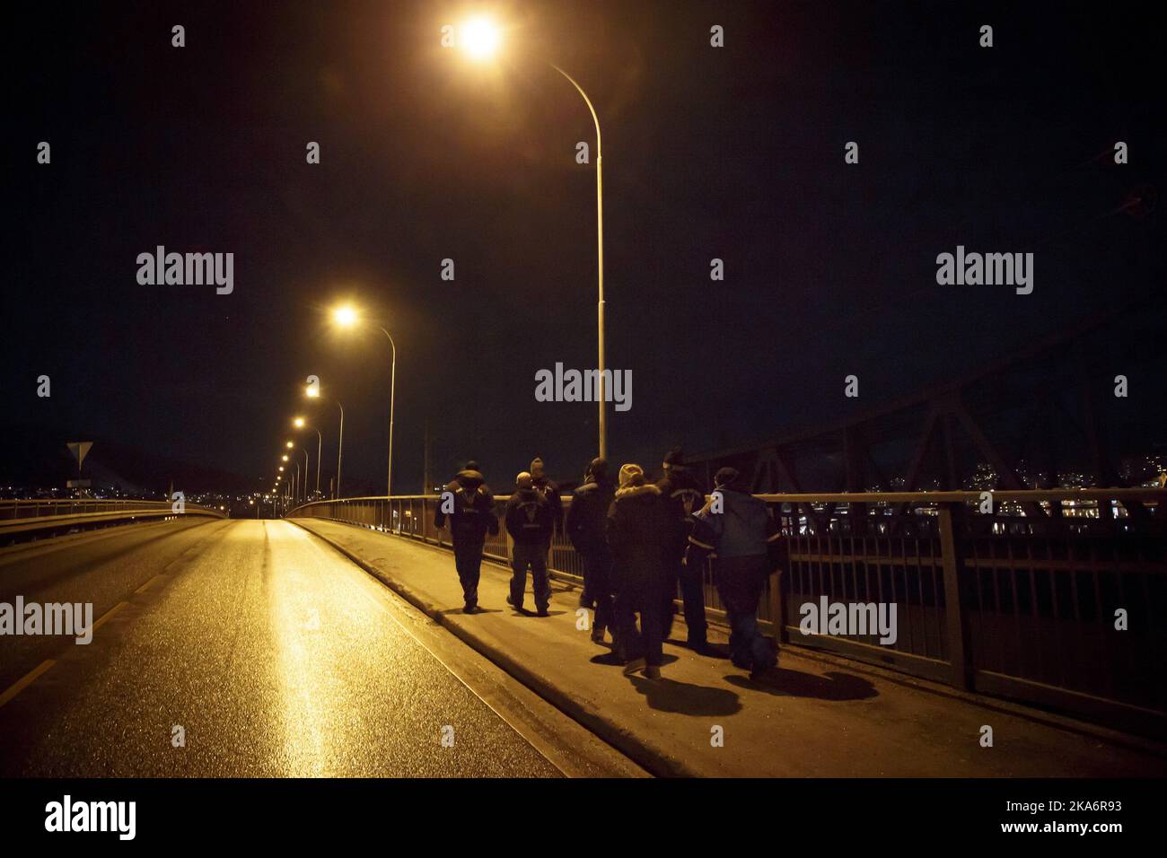 Selbstkontrollgruppe Odin-Soldaten oder Soldaten von Odin patrouillieren am Samstagabend auf den Straßen von Drammen. Foto: Heiko Junge / NTB scanpix Stockfoto