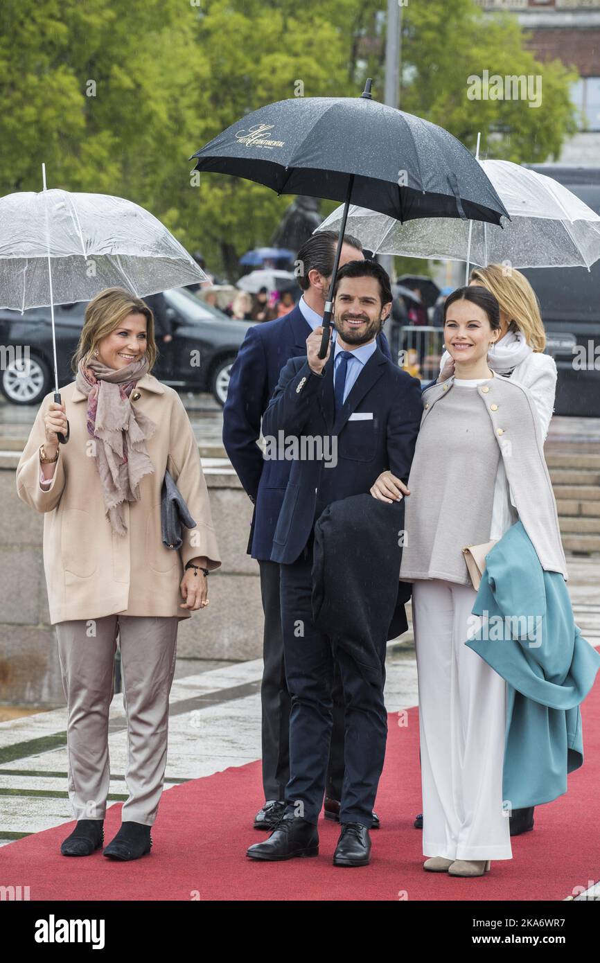 OSLO, Norwegen 20170510. Prinzessin Märtha Louise (links), Prinz Carl Philip und Prinzessin Sofia aus Schweden bei der Abfahrt von Honnorbrygga in Oslo auf einem Ausflug zum Mittagessen auf der Royal Yacht HNoMY Norge am Mittwoch. Foto: Berit Roald / NTB scanpix Stockfoto