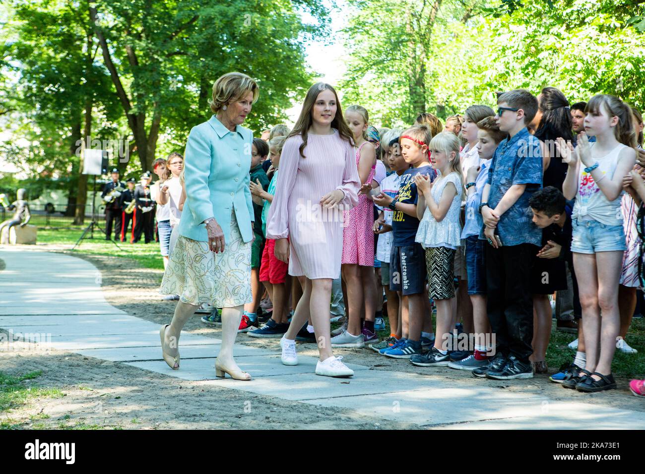 Oslo, Norwegen 20180607. Prinzessin Ingrid Alexandra und Königin Sonja enthüllten am Donnerstag im Skulpturenpark von Prinzessin Ingrid Alexandra im Schlosspark Kunstwerke von Schülern. Foto: Erlend Dalhaug Daae / NTB scanpi Stockfoto