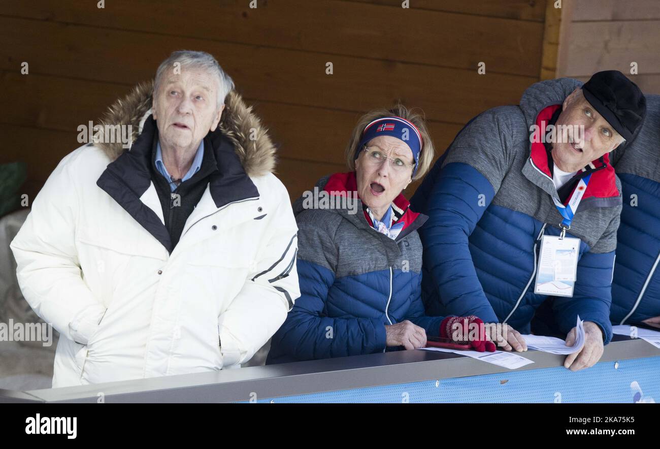 Seefeld, Österreich 20190226. FIS-Präsident Gian Franco Kasper, Königin Sonja und König Harald bei den Skisprungmanninnen im FIS Nordic World Ski Campionship 2019 in Seefeld. Foto: Terje Pedersen / NTB scanpi Stockfoto