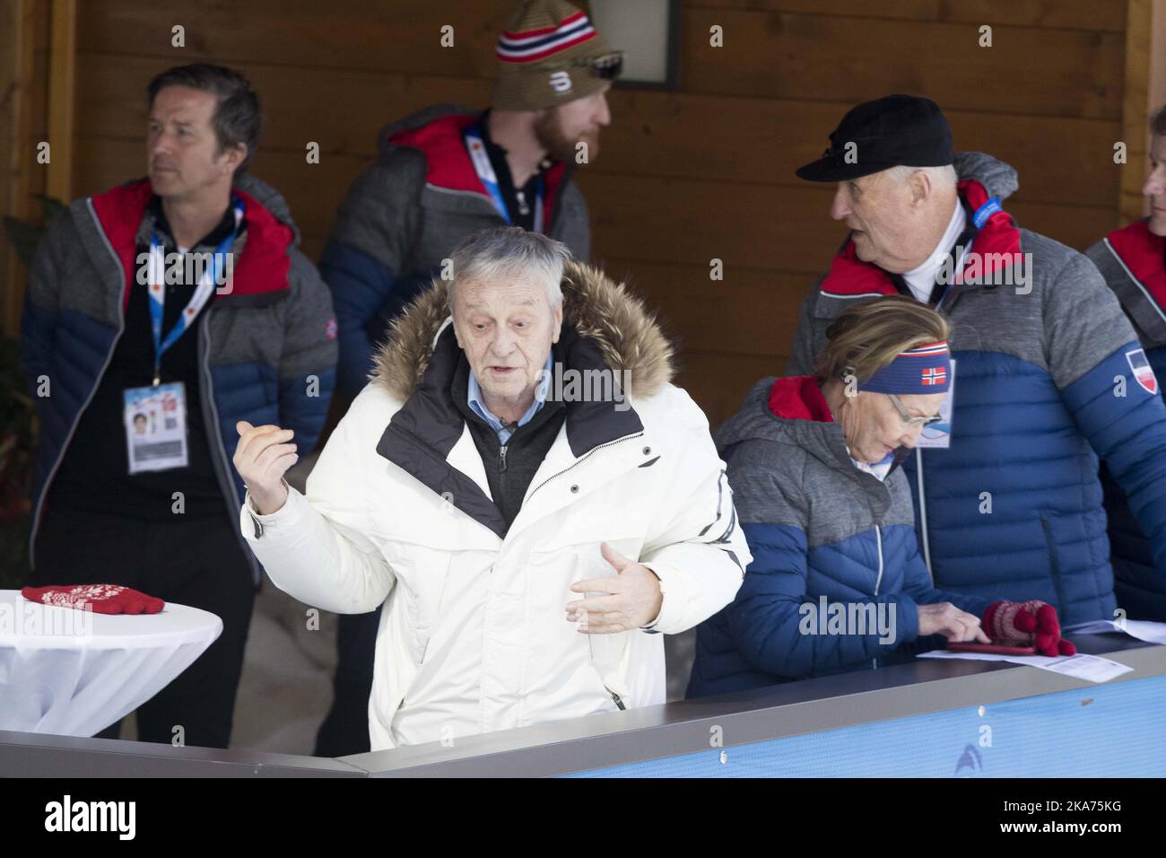 Seefeld, Österreich 20190226. FIS-Präsident Gian Franco Kasper, Königin Sonja und König Harald bei den Skisprungmanninnen im FIS Nordic World Ski Campionship 2019 in Seefeld. Foto: Terje Pedersen / NTB scanpi Stockfoto