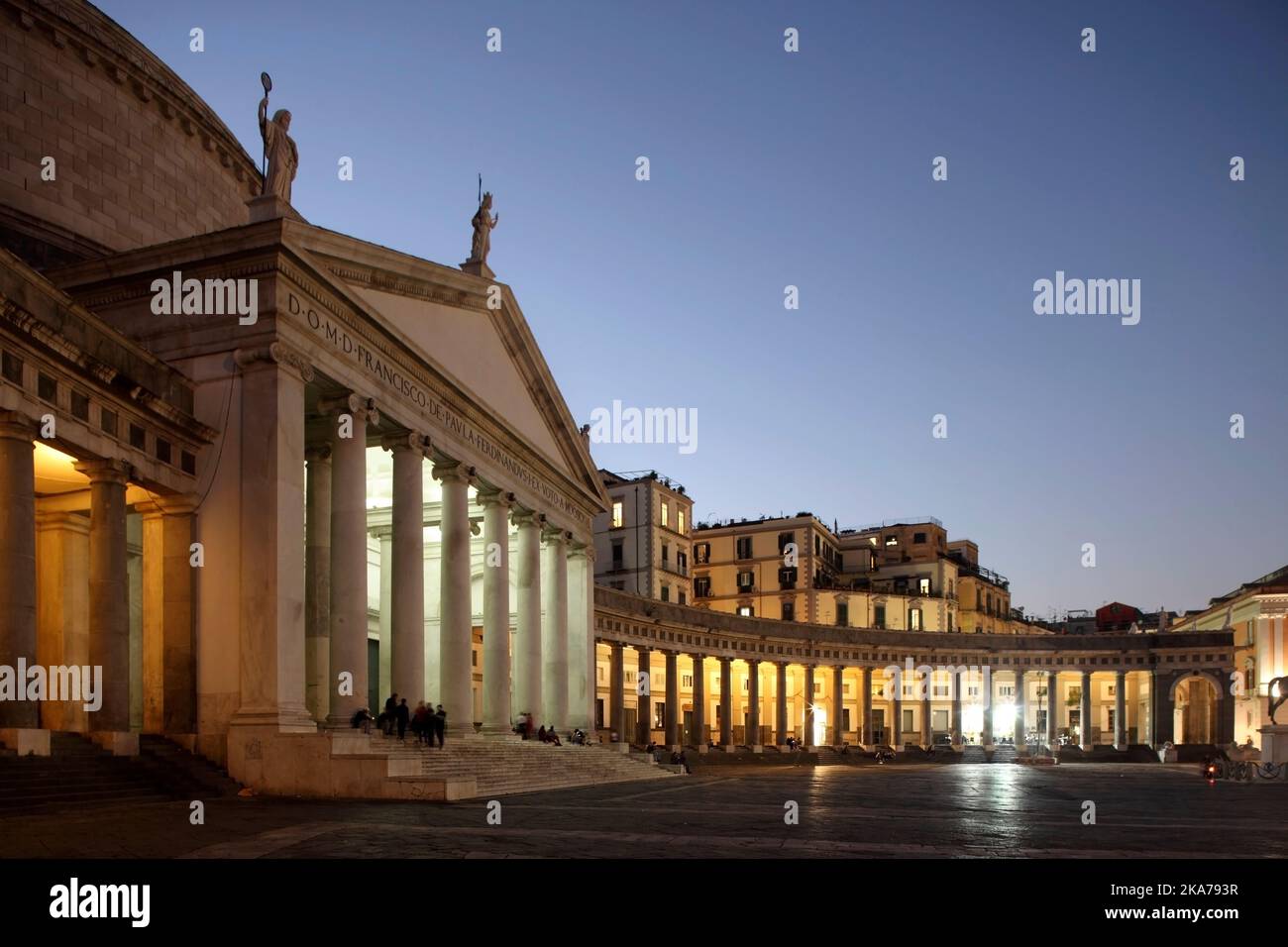 Basilica reale Pontificia San Francesco da Paola, Piazza del Plebiscito, Neapel, Italien. Stockfoto