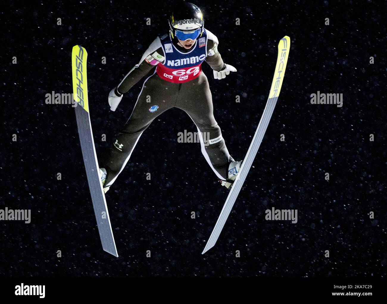 Lillehammer 20211205. Ursa Bogataj (SLO) in der Qualifikation für die Damen-WM-Damen HS140 in der Sprunganlage LysgÃ¥aadsbakkene in Lillehammer. Foto: Geir Olsen / NTB Stockfoto