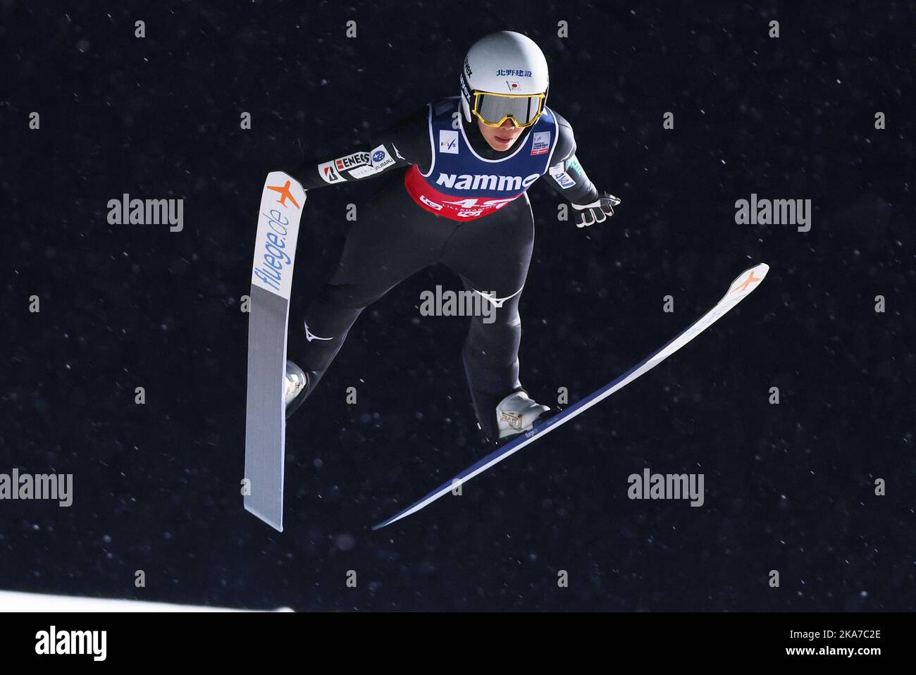 Lillehammer 20211205. Kaori Iwabuchi (JPN) in der Qualifikation für die Damen-WM-Damen HS140 in der Lysgaardsbakkene-Springanlage in Lillehammer. Foto: Geir Olsen / NTB Stockfoto