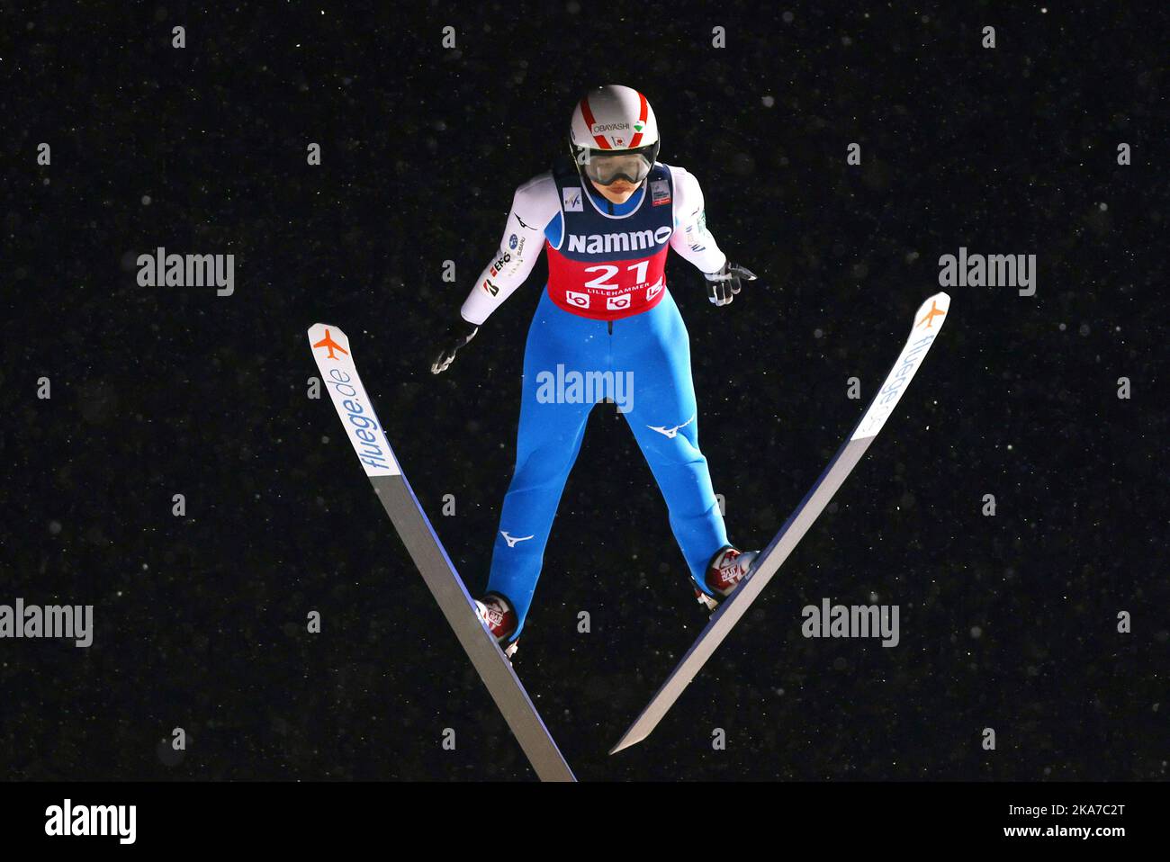 Lillehammer 20211205. Haruka Iwasa (JPN) in der Qualifikation für die Damen-WM-Damen HS140 in der Lysgaardsbakkene-Springanlage in Lillehammer. Foto: Geir Olsen / NTB Stockfoto