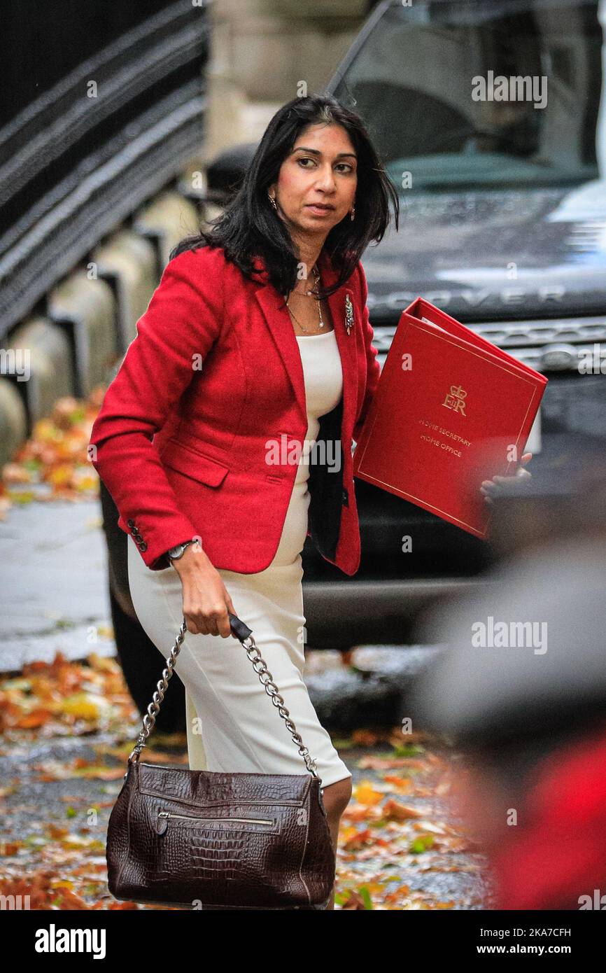 London, Großbritannien. 01.. November 2022. Suella Braverman QC MP, Staatssekretärin für das Innenministerium.Minister, die an der Kabinettssitzung in Downing Street, London, Großbritannien teilnehmen Kredit: Imageplotter/Alamy Live News Stockfoto