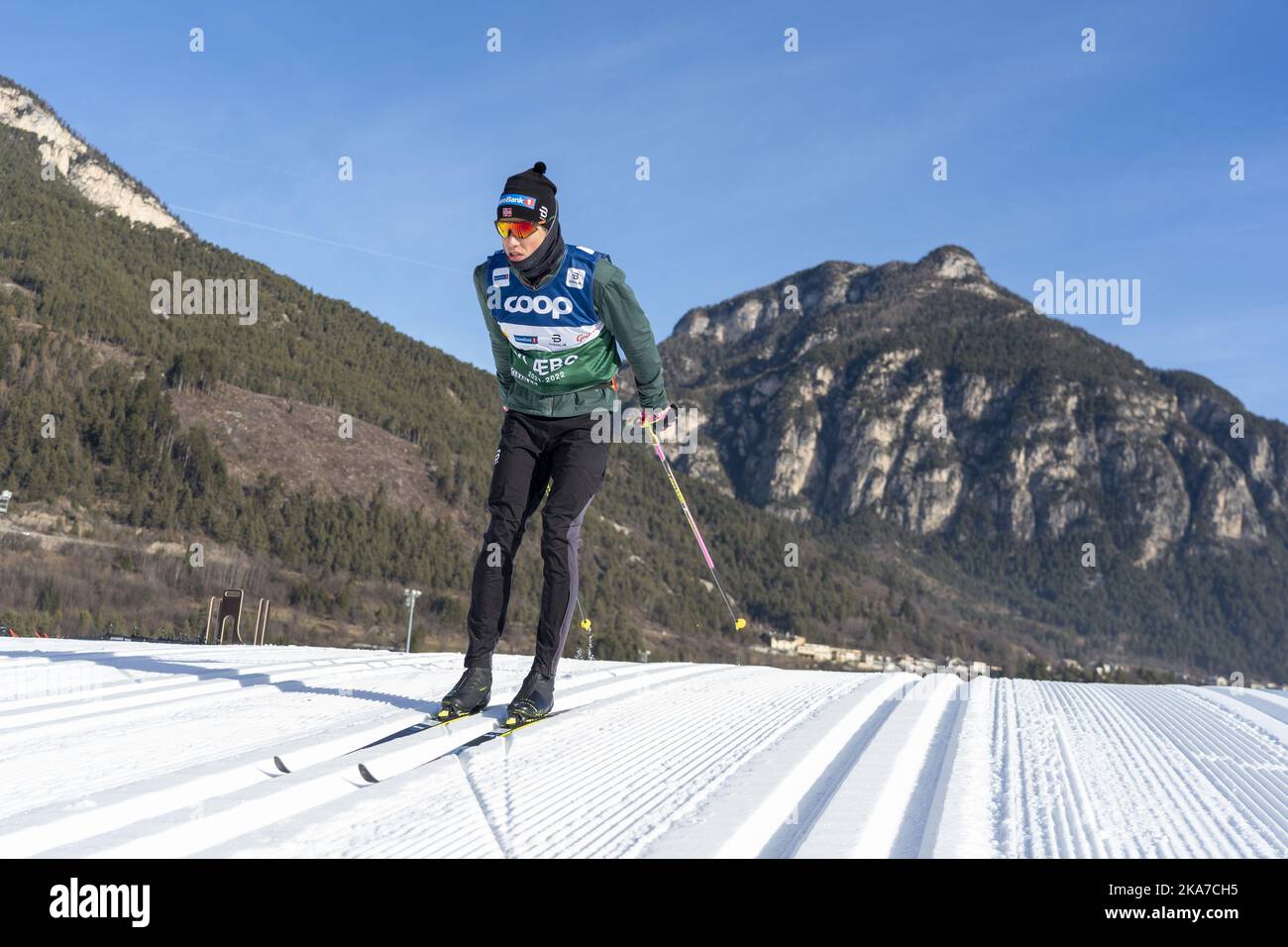 Lake Tesero, Italien 20220102. Johannes Hoesflot Klaebo beim Training im Fleimstal vor den letzten beiden Etappen der Tour de Ski. Foto: Terje Pedersen / NTB Stockfoto