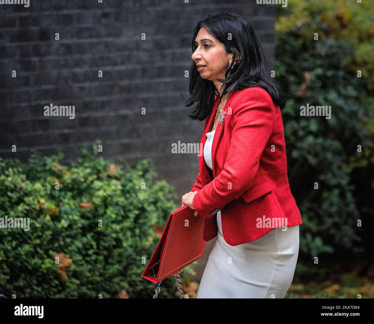 London, Großbritannien. 01.. November 2022. Suella Braverman QC MP, Staatssekretärin für das Innenministerium.Minister, die an der Kabinettssitzung in Downing Street, London, Großbritannien teilnehmen Kredit: Imageplotter/Alamy Live News Stockfoto