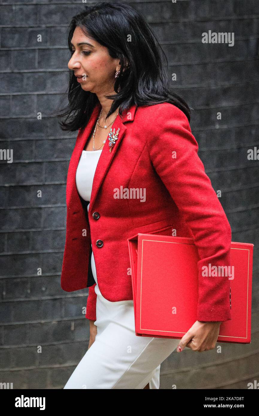 London, Großbritannien. 01.. November 2022. Suella Braverman QC MP, Staatssekretärin für das Innenministerium.Minister, die an der Kabinettssitzung in Downing Street, London, Großbritannien teilnehmen Kredit: Imageplotter/Alamy Live News Stockfoto