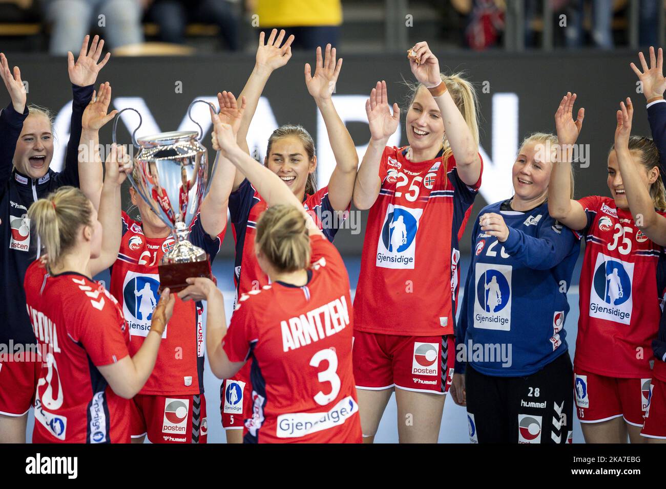 Bekkestua 20220424. Norwegen jubelt nach dem Nationalmannschaftsspiel im Handball zwischen Norwegen und Nordmakedonien in der Nadderud Arena um den Sieg. Foto: Beate Oma Dahle / NTB Stockfoto