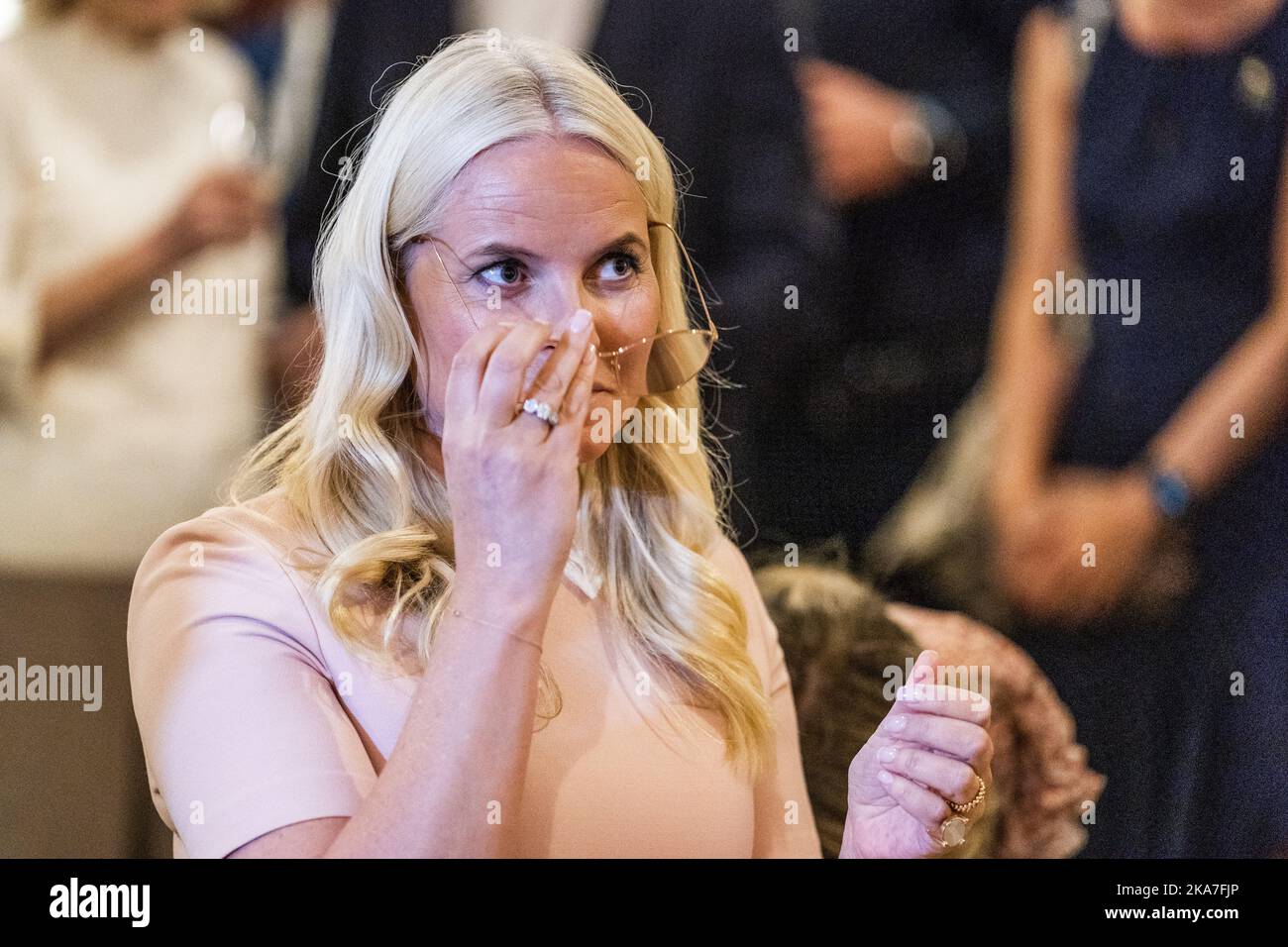 Oslo 20220622. Kronprinzessin Mette-Marit ist am Mittwoch bei der Eröffnung der Ausstellung "Offene Türen" in Dronning Sonja KunstStall anwesend. Mehr als 100 Werke aus der Kunstsammlung von Königin Sonja sind hier zu sehen. Foto: Haakon Mosvold Larsen / NTB Stockfoto