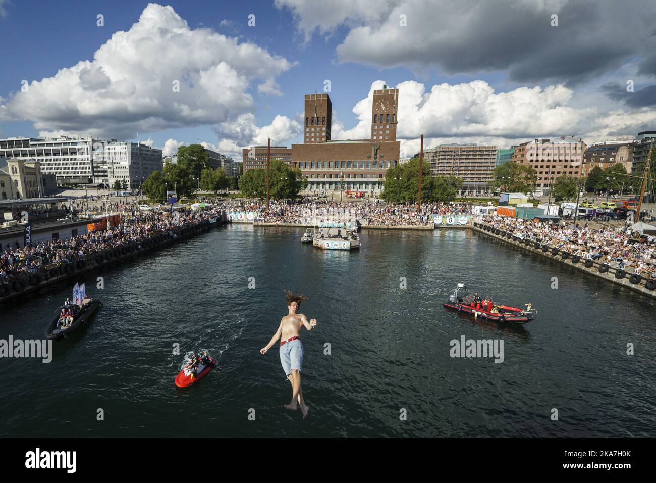 Oslo 20220827. Anders Rox Friberg bei seinem ersten Sprung in der DÃ¸ds 2022, auch DÃ¸ds Weltmeisterschaft genannt, in Raadhuskaia in Oslo. Foto: Heiko Junge / NTB Stockfoto