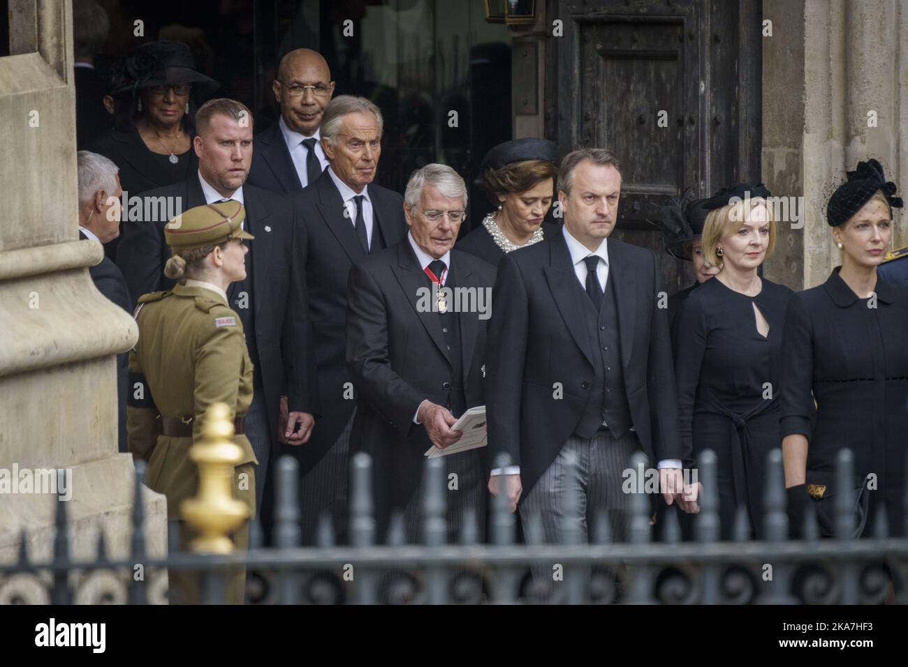 London, Großbritannien 20220919. Die ehemaligen britischen Premierminister Tony Blair (links) und John Major (Mitte) und die derzeitige Premierministerin Liz Trust kommen nach der Beerdigung von Königin Elizabeth aus der Westminster Abbey in London. Foto: Heiko Junge / NTB Stockfoto