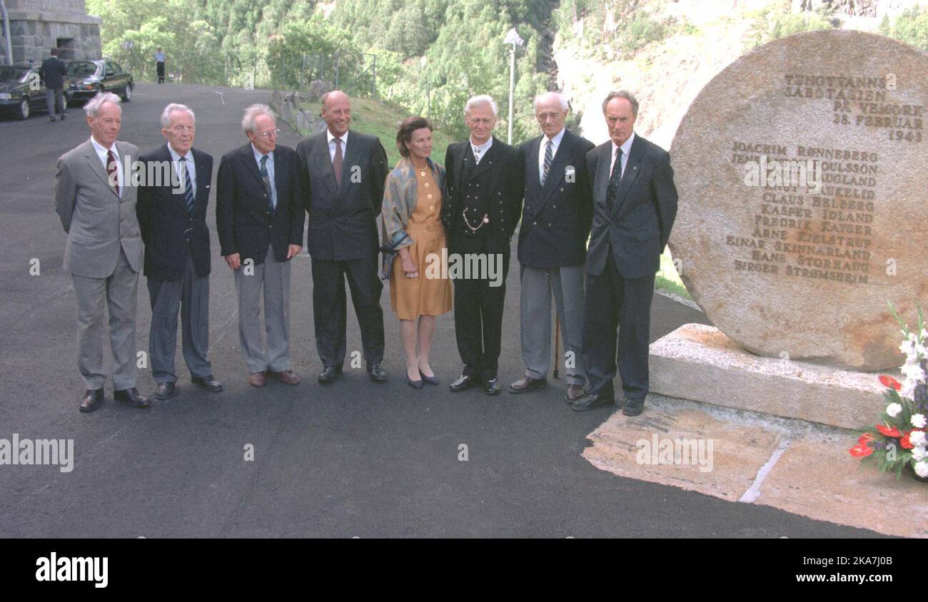 Knut Haugland, Kong Harald, Dronning Sonja, Claus Helberg, Jens Anton Poulsson und Joachim Ronneberg sind 1943 Mitglieder des Sabotageteams der Vemork Hydroelectric Plant Stockfoto