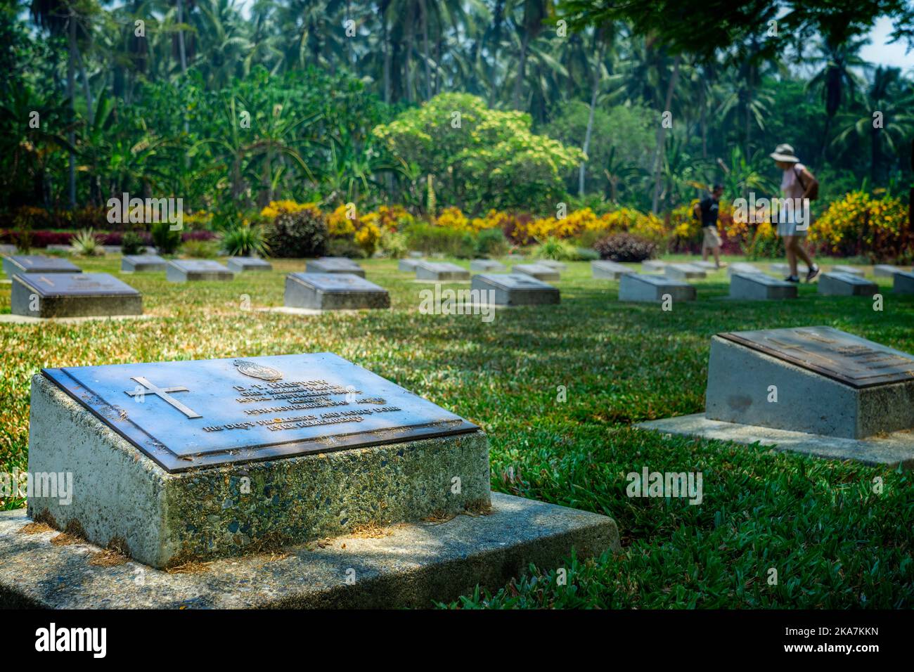 Grabzeichen australischer Militärangehöriger, die auf dem Rabaul-Kriegsfriedhof in Kokopo, Papua-Neuguinea, begraben wurden Stockfoto