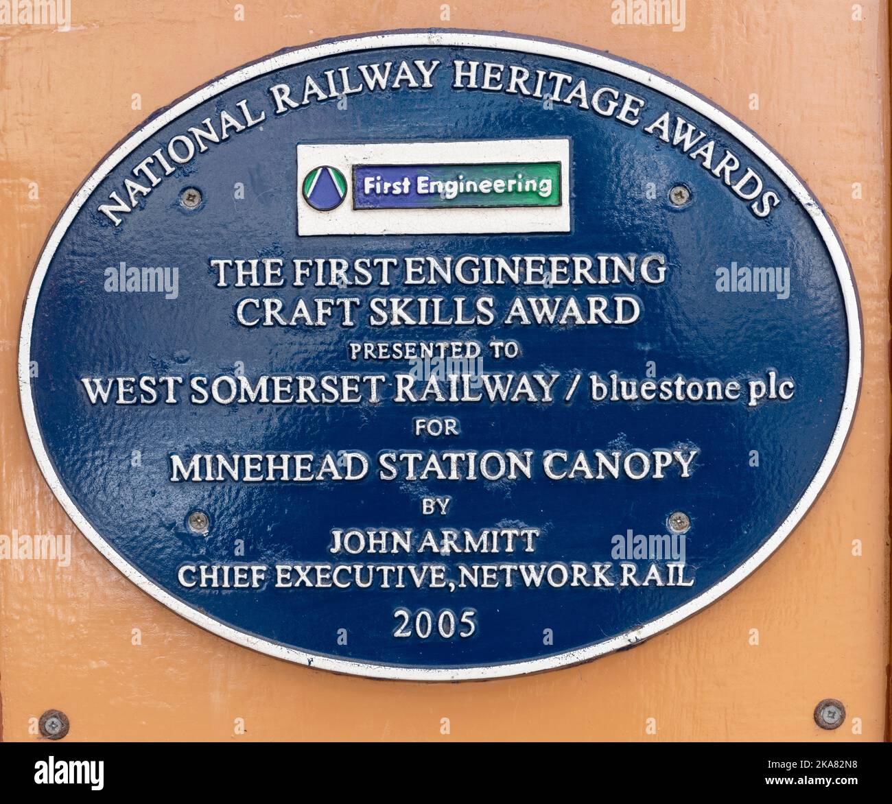 Blaue Plakette der National Railway Heritage Awards am Bahnhof Minehead, West Somerset Preservation Railway, Minehead, Somerset, England, Großbritannien Stockfoto