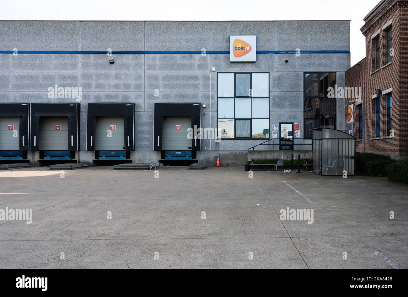 Vilvoorde, Flämisch-Brabant-Region, Belgien, 10 30 2022 - Zentrum für Depot- und Paketsortierung der niederländischen Post Stockfoto