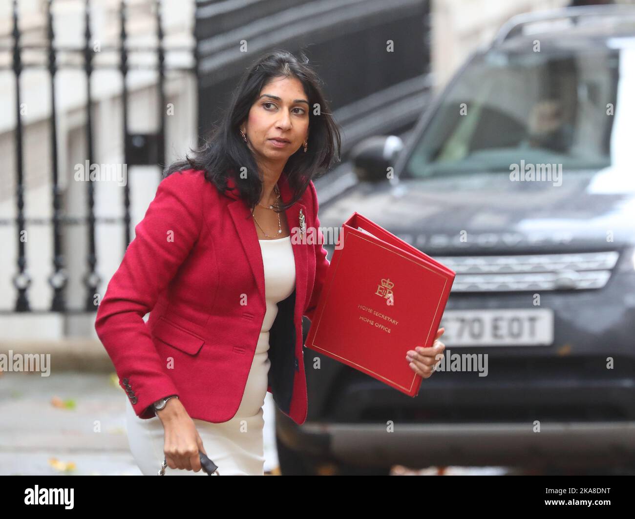 London, Großbritannien. 1.. November 2022. Die Staatssekretärin für das Innenministerium, Suella Braverman, kommt zur wöchentlichen Kabinettssitzung in der Downing Street Nr. 10 an. Quelle: Uwe Deffner/Alamy Live News Stockfoto