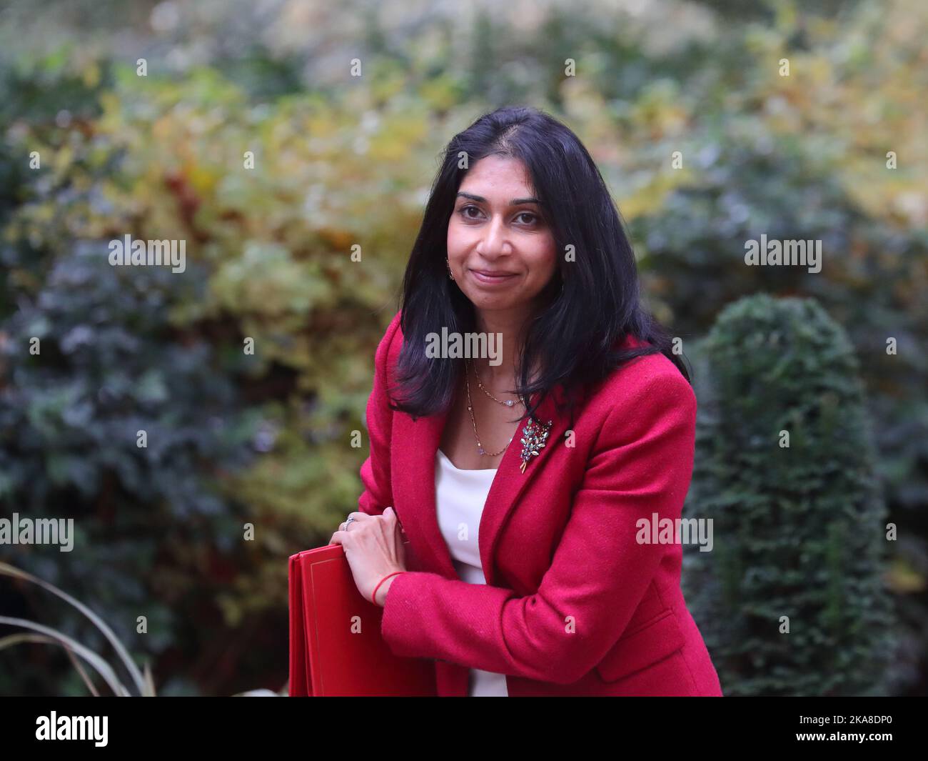 London, Großbritannien. 1.. November 2022. Die Staatssekretärin für das Innenministerium, Suella Braverman, kommt zur wöchentlichen Kabinettssitzung in der Downing Street Nr. 10 an. Quelle: Uwe Deffner/Alamy Live News Stockfoto