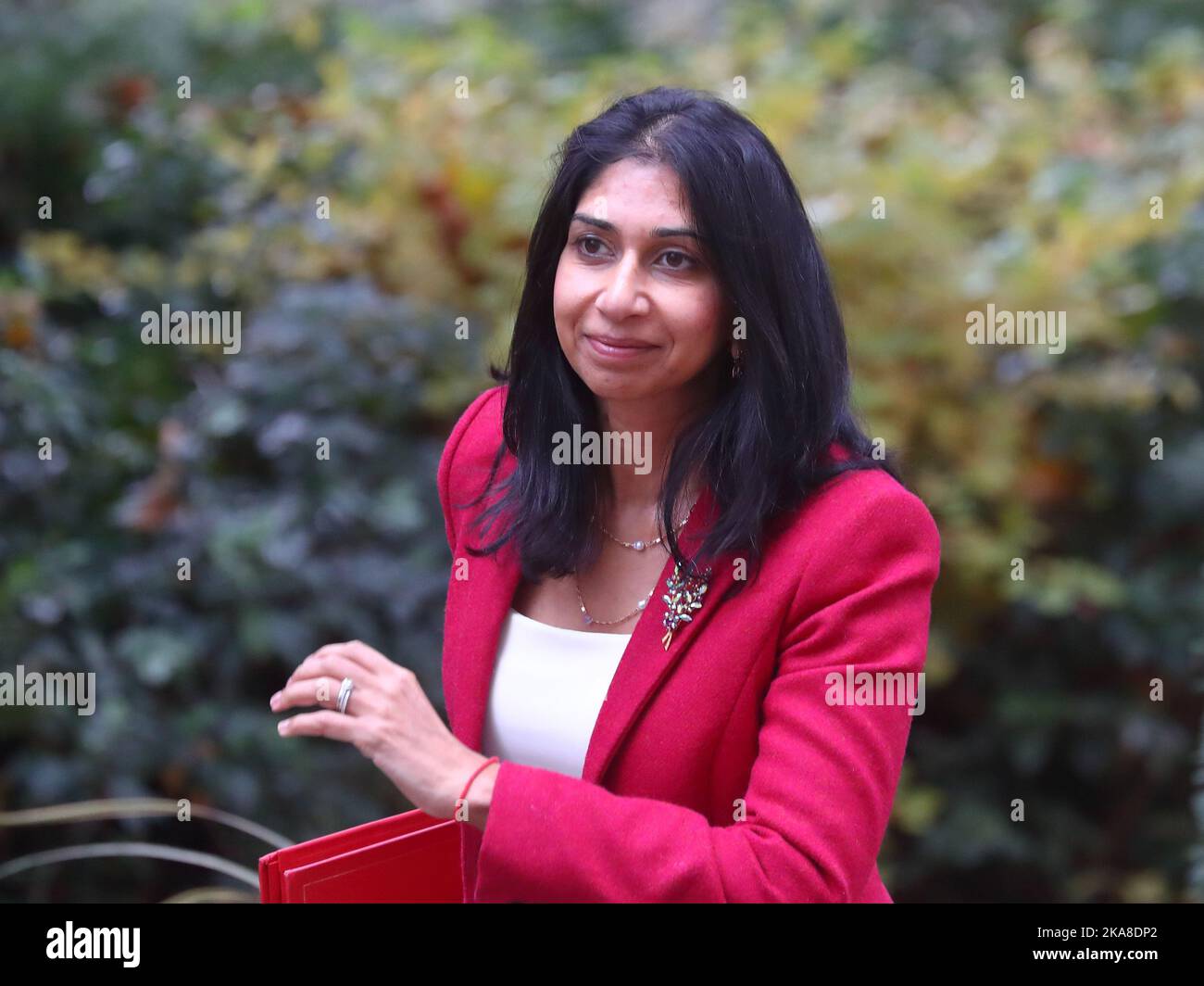 London, Großbritannien. 1.. November 2022. Die Staatssekretärin für das Innenministerium, Suella Braverman, kommt zur wöchentlichen Kabinettssitzung in der Downing Street Nr. 10 an. Quelle: Uwe Deffner/Alamy Live News Stockfoto