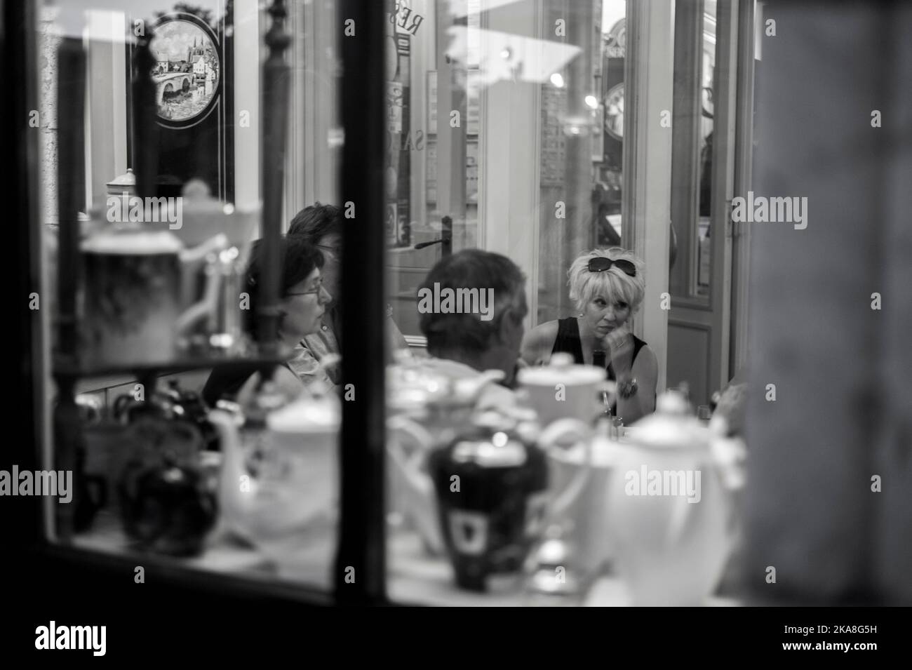 Französische Leute essen. Stockfoto