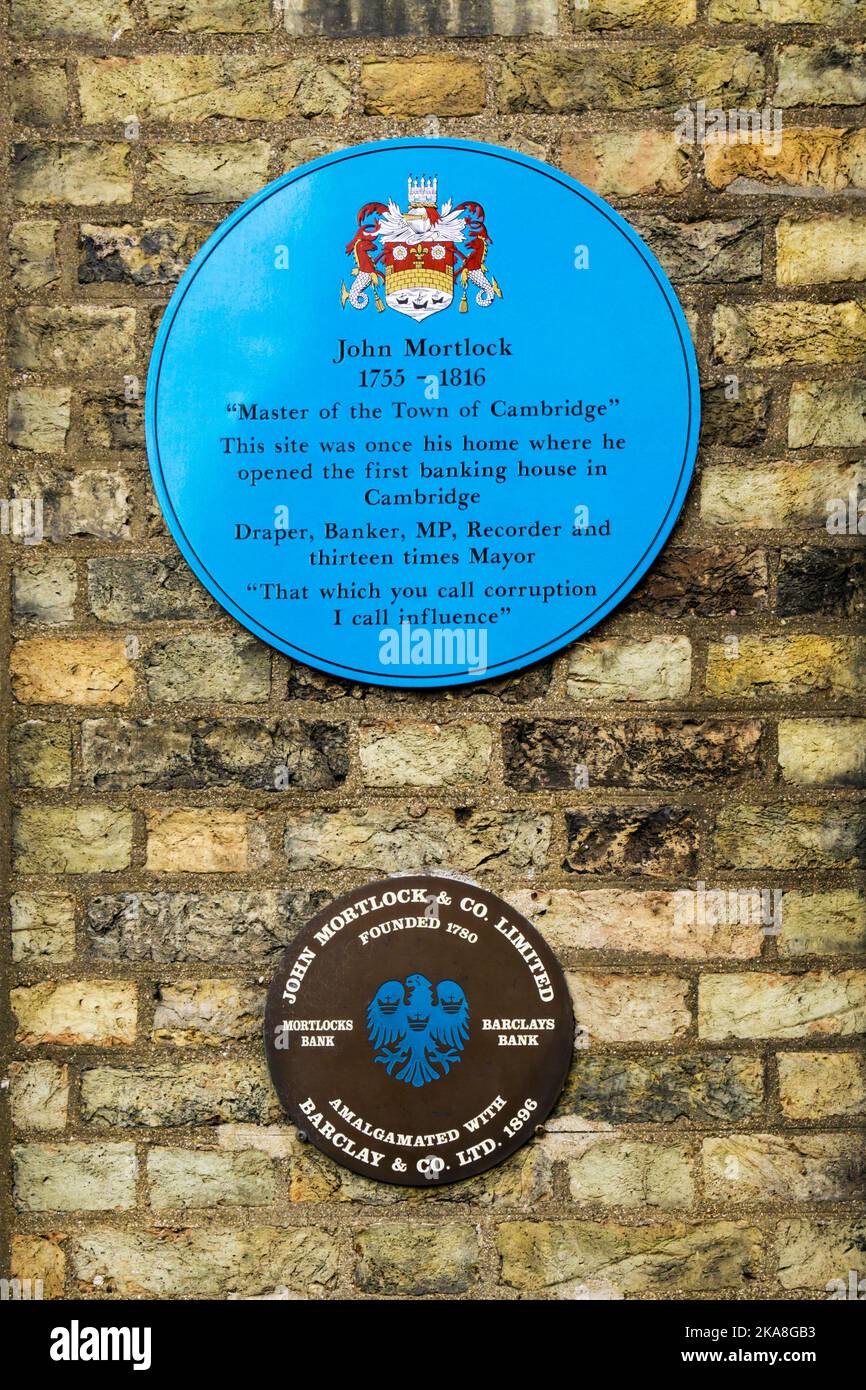Blaue Plakette auf dem Gelände des Hauses und der ersten Bank von John Mortlock in der Bene't Street, Cambridge. Stockfoto