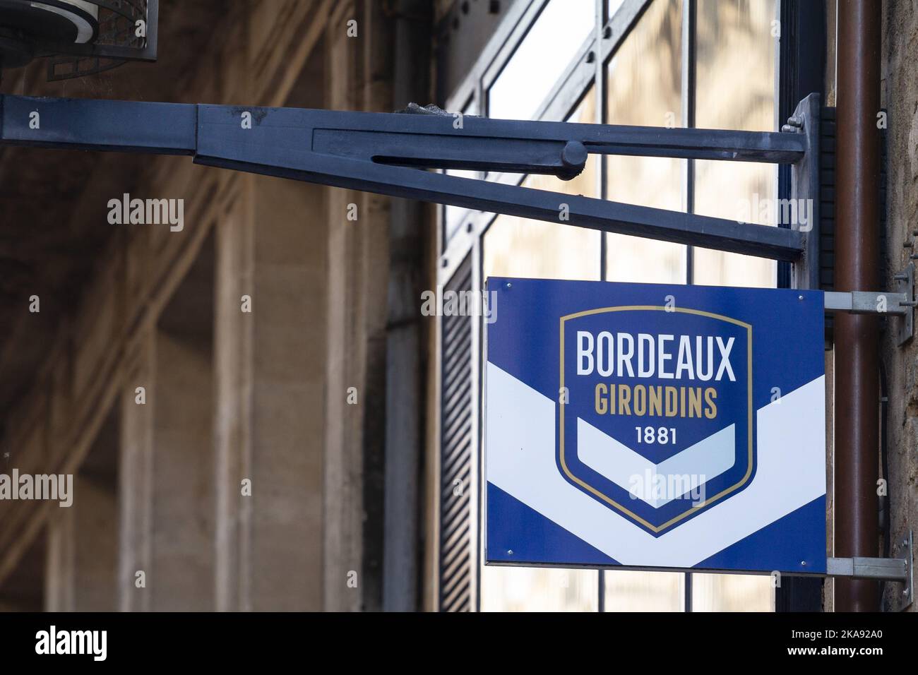 Bild eines Schildes mit dem Logo der Girondins de Bordeaux auf ihrem offiziellen Laden in Bordeaux, Frankreich. Football Club des Girondins de Bordeaux, gemein Stockfoto