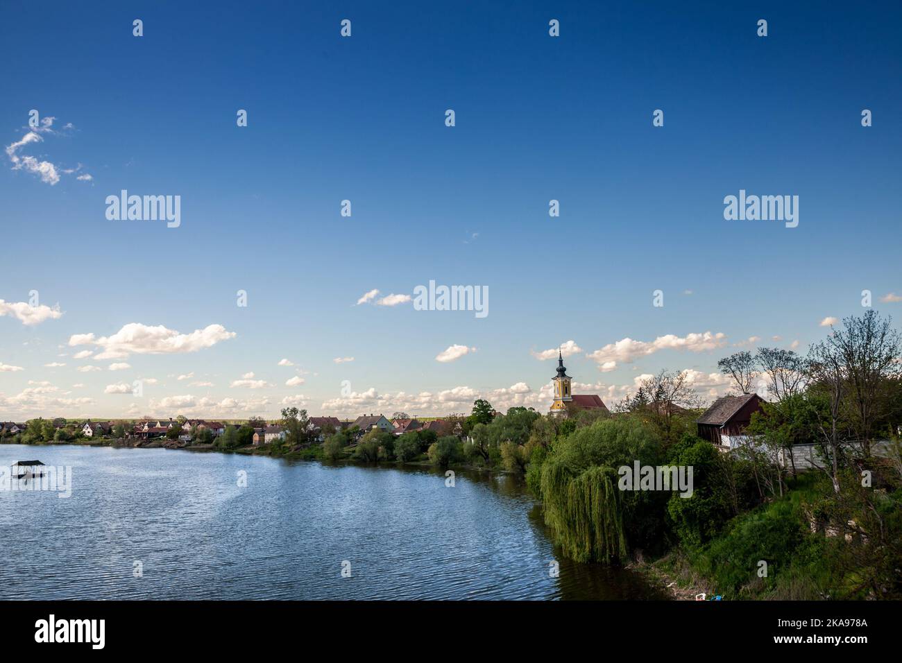 Bild der Flüsse bosut und studva in Morovic, Serbien. Morović ist ein Dorf in der Gemeinde Šid, Bezirk Srem, Vojvodina, Serbien. Stockfoto