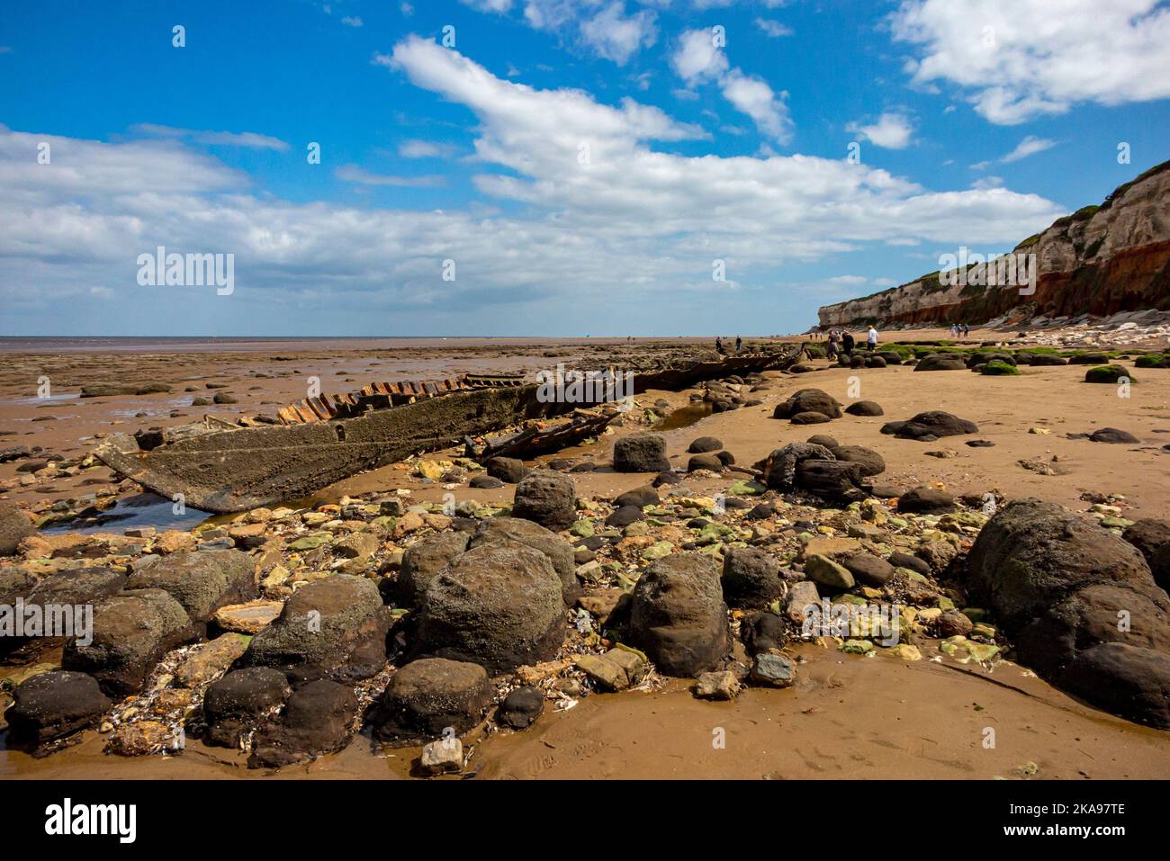 Das Wrack des Dampftrawlers Sheraton am Strand unterhalb von St Edmund's Point in Old Hunstanton an der nördlichen Norfolk-Küste im Osten Englands. Stockfoto