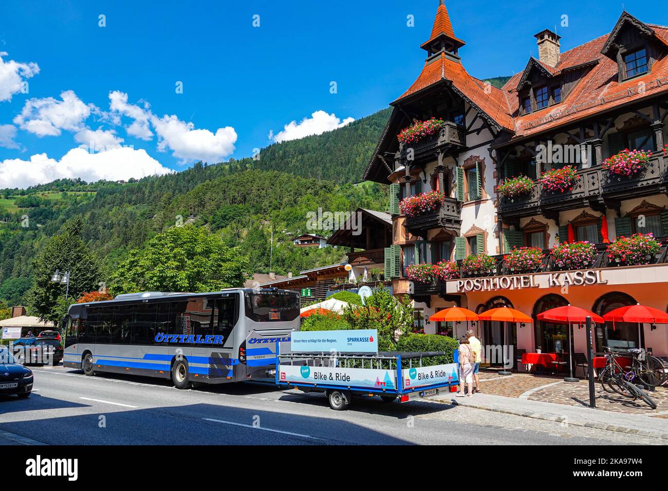 Post Hotel, Posthotel, Langenfeld, Herbst im Ötztal Österreich, Tirol, Alpen, Alpen, Stockfoto
