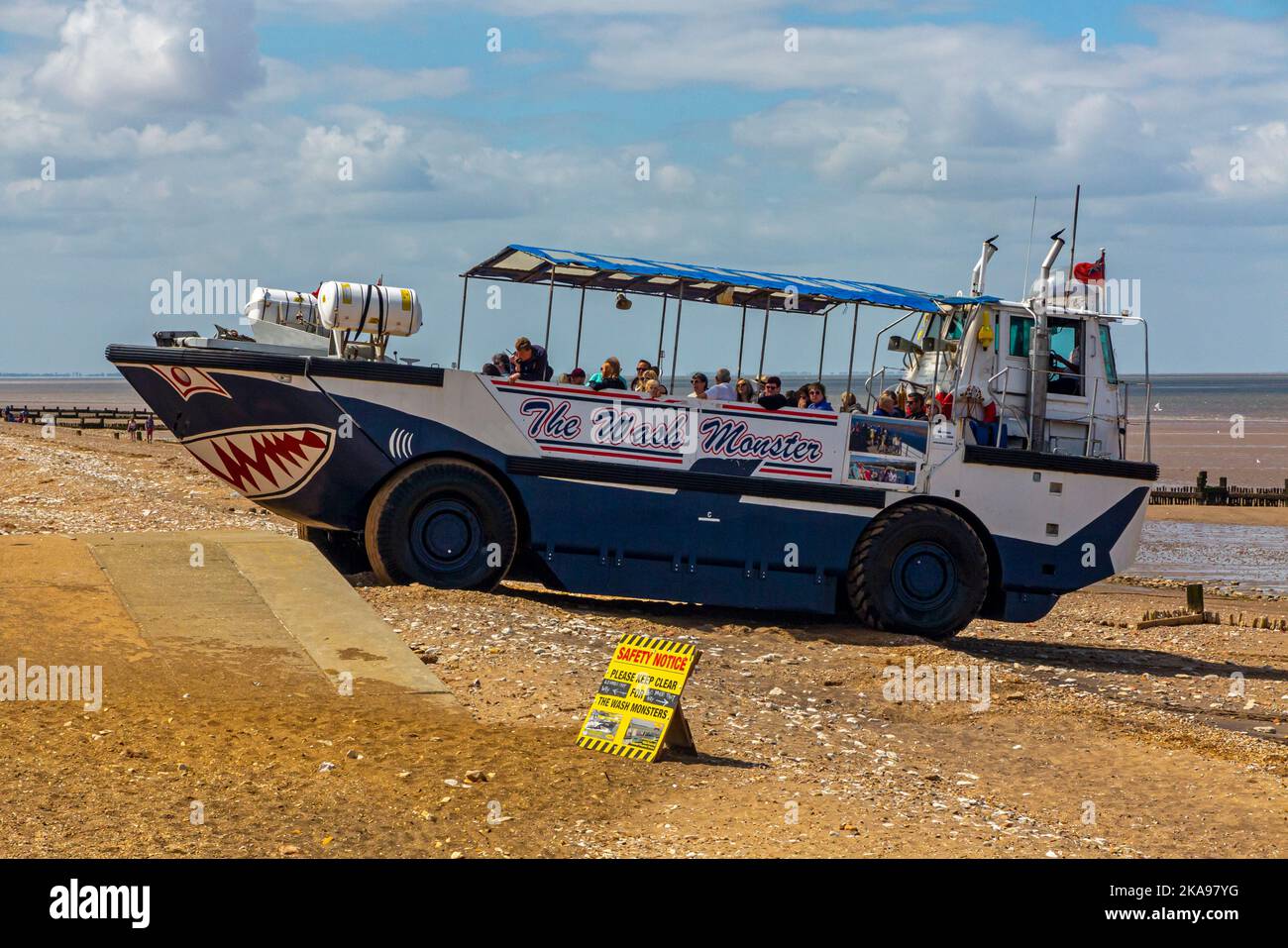 Das Wash Monster transporte Touristen auf Küstenfahrten rund um die Wash vom Hunstanton Beach an der nördlichen Norfolk-Küste im Osten Englands. Stockfoto