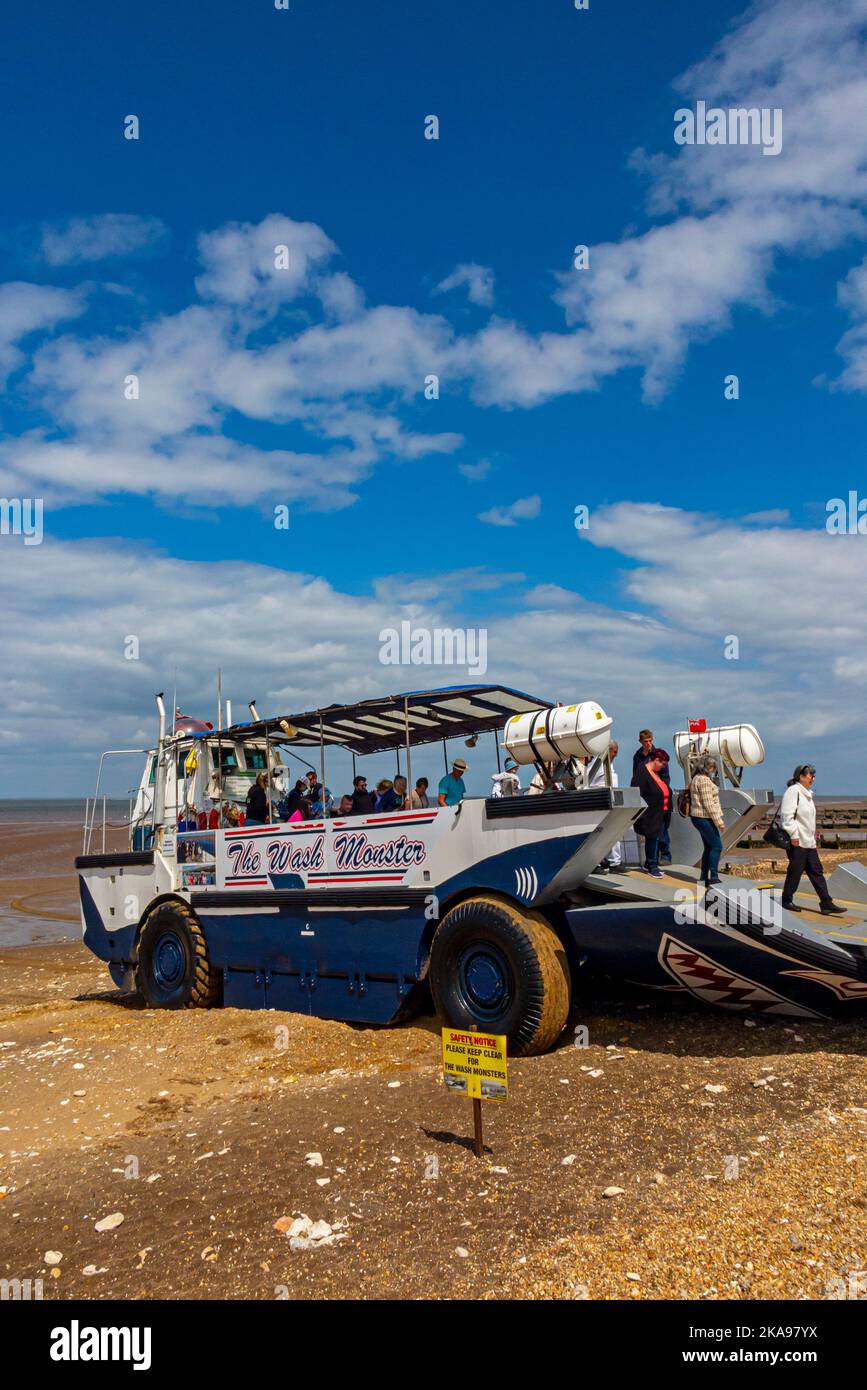 Das Wash Monster transporte Touristen auf Küstenfahrten rund um die Wash vom Hunstanton Beach an der nördlichen Norfolk-Küste im Osten Englands. Stockfoto