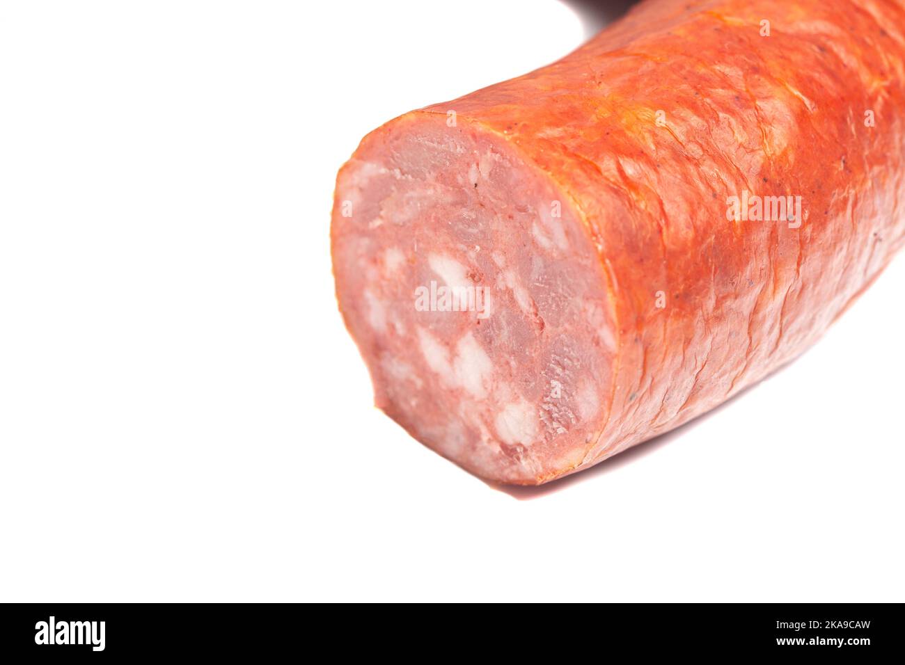 Krakauer Wurst isoliert auf weißem Hintergrund. Stockfoto